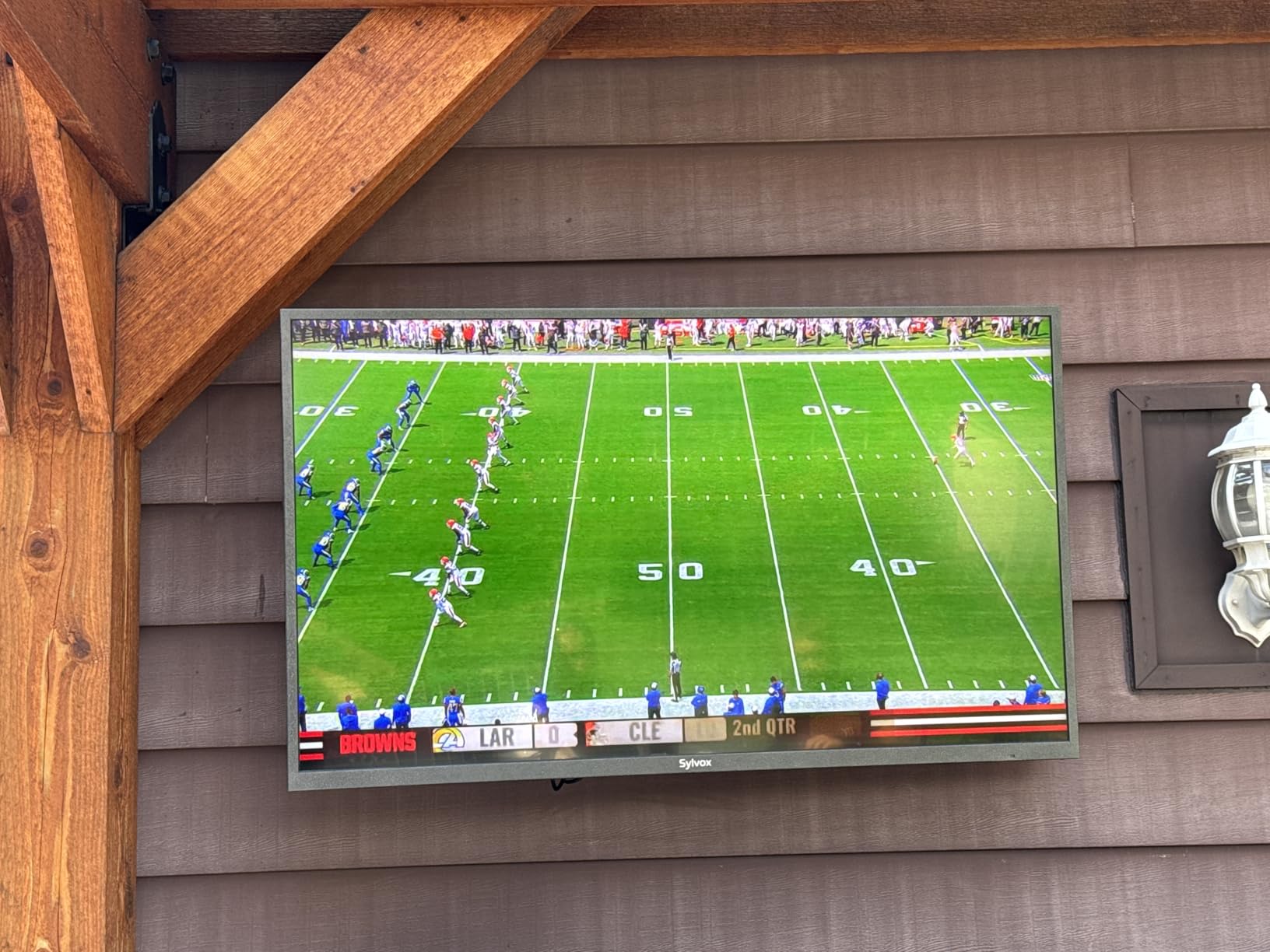 SYLVOX Outdoor TV, 75 inch Smart QLED TV, Full Sun 2000 Nit Sunlight Readable Display, Weatherproof, 4K UHD, IP55 Waterproof, Built-in Speakers, Commercial Grade Smart TVs(2024 Model) - Customer Photo 1