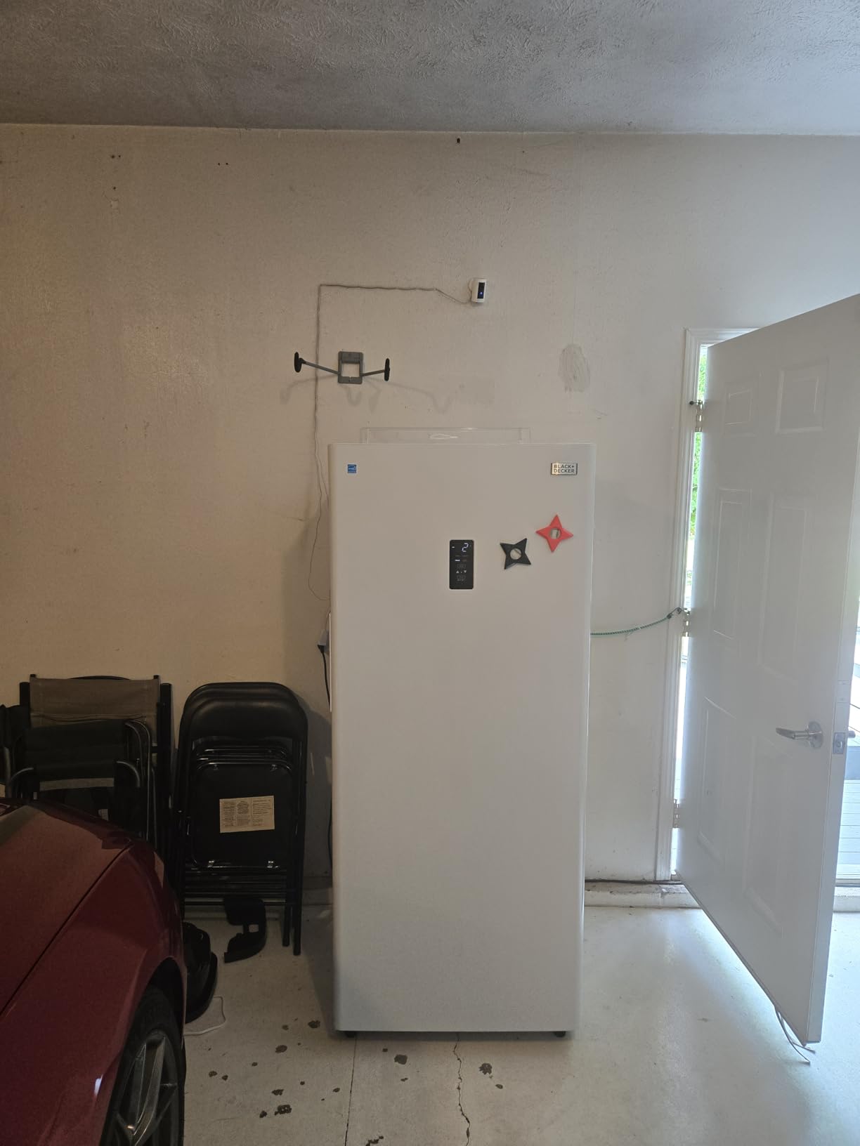 BLACK+DECKER 16 Cu. Ft. French Door Refrigerator with Built-in Ice Maker, Full Size Refrigerator with Bottom Mount Freezer Drawer, Frost Free, ENERGY STAR certified, BRF1600GIMB, Black Customer Review BLACK+DECKER 16 Cu. Ft. French Door Refrigerator with Built-in Ice Maker, Full Size Refrigerator with Bottom Mount Freezer Drawer, Frost Free, ENERGY STAR certified, BRF1600GIMB, Black - Customer Photo 2