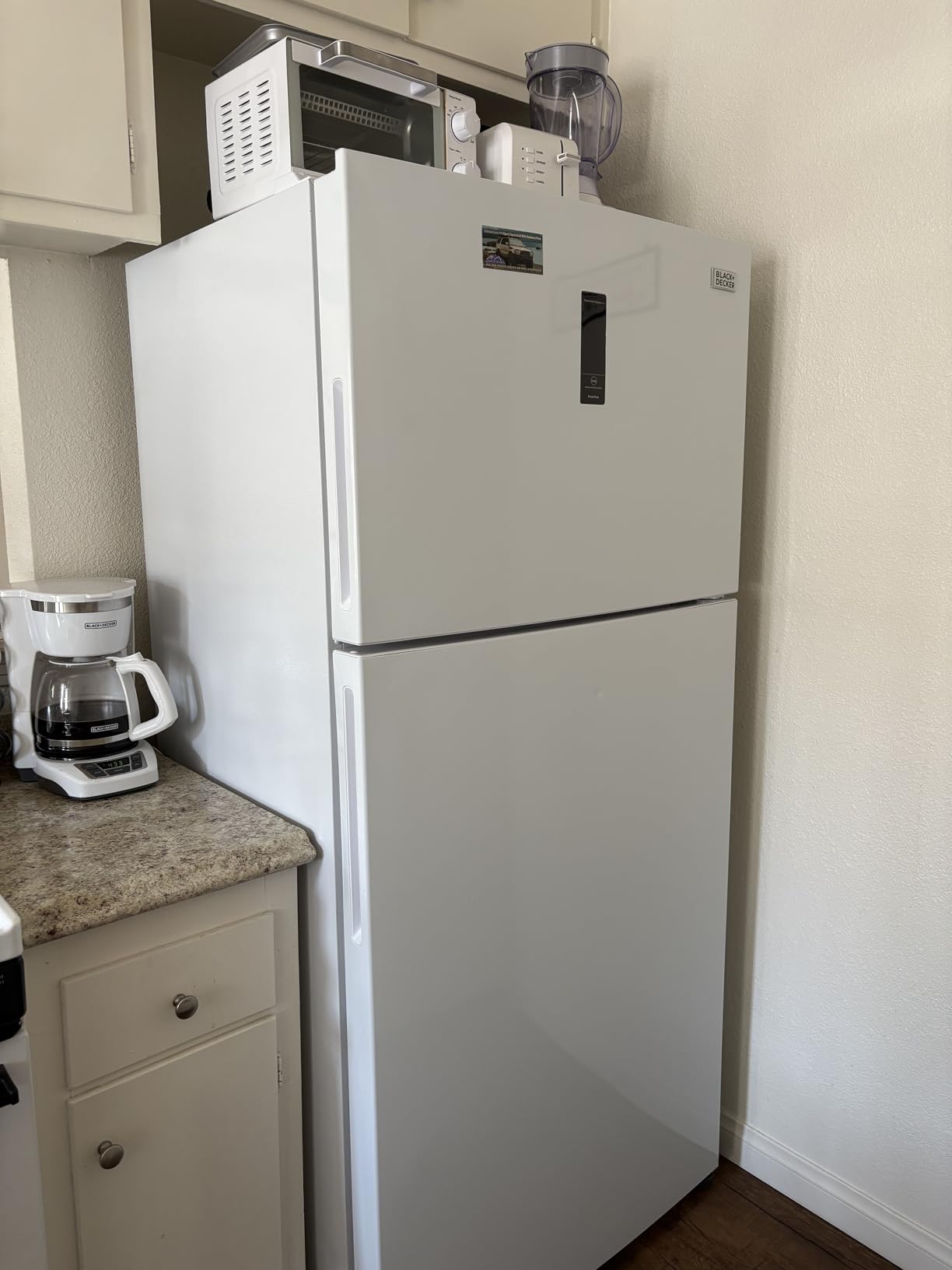 BLACK+DECKER 16.4 Cu. Ft. Top Mount Refrigerator with Freezer, 2 Door Refrigerator with Top Freezer and Separate Temperature Controls, Auto Defrost, Full Size, BR1640KS, Stainless Steel Look Customer Review BLACK+DECKER 16.4 Cu. Ft. Top Mount Refrigerator with Freezer, 2 Door Refrigerator with Top Freezer and Separate Temperature Controls, Auto Defrost, Full Size, BR1640KS, Stainless Steel Look - Customer Photo 3