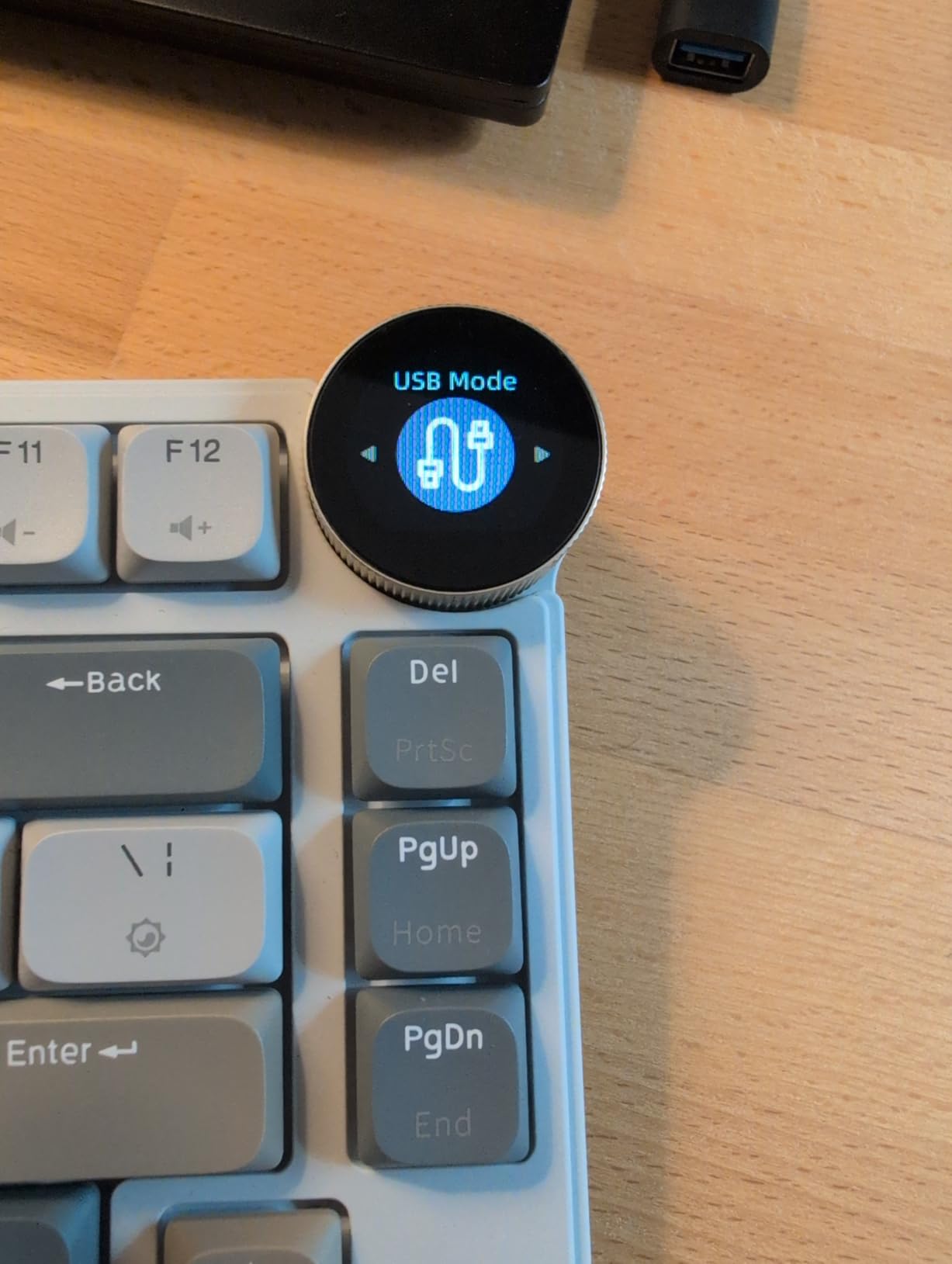 RK ROYAL KLUDGE N80 Low Profile Mechanical Keyboard w/Smart Display Screen & Knob, 75% Top Mount 3-Modes Wireless Mechanical Keyboard, Software Support, Massive Battery, 80 Keys, Tactile Brown Switch - Customer Photo 1