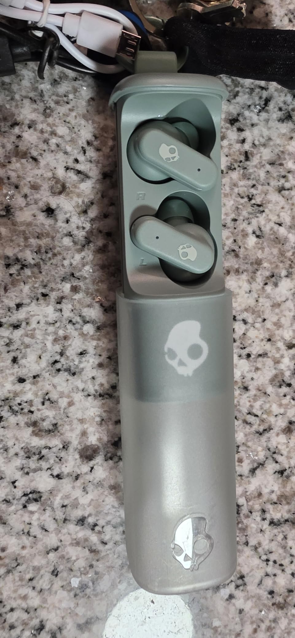 Skullcandy Dime Evo Wireless Earbuds, Bluetooth Headphones, Noise Isolating Fit, Up to 36 Hours Battery, Microphone for iPhone Android, Easy Carry with Clip-Anywhere Case - True Black - Customer Photo 3