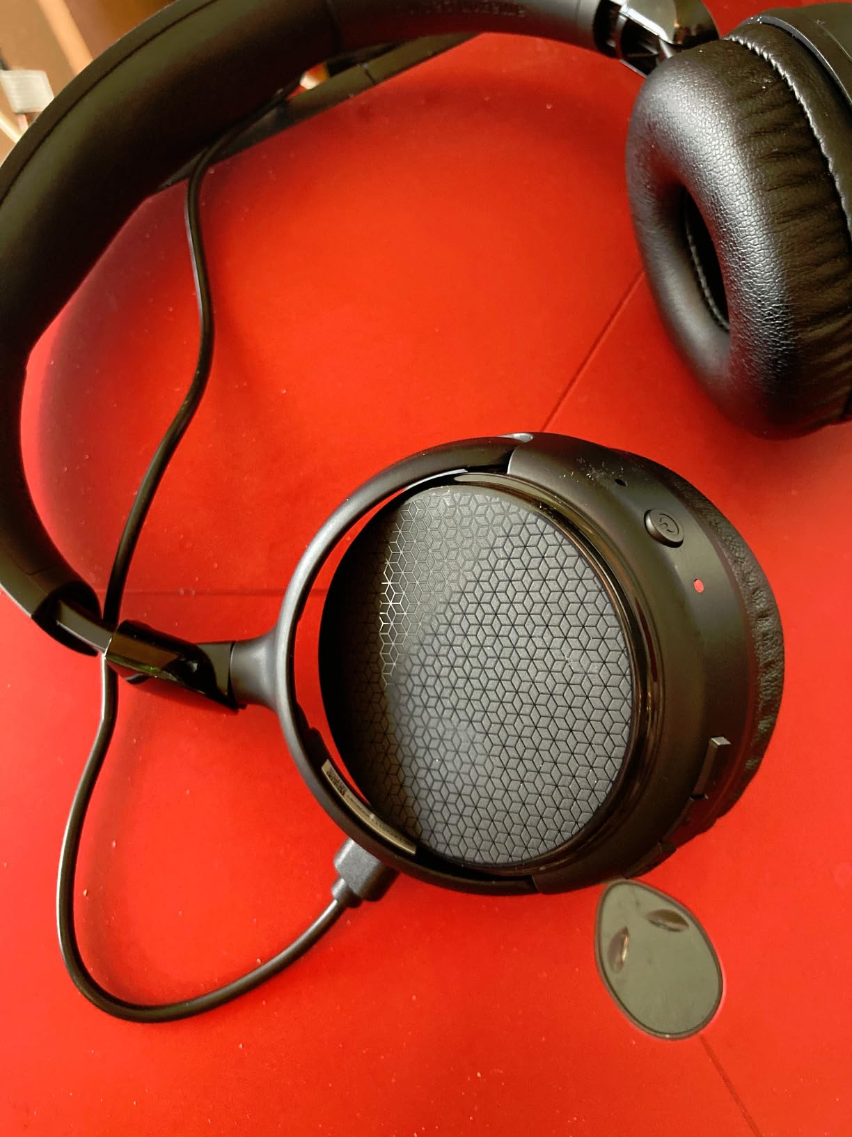 Amazon Basics Hybrid Active Noise Cancelling Headphones, 35 Hours Playtime with ANC on and 45 Hours with ANC Off, Wireless, Over Ear Comfortable Fit, Bluetooth, One Size, Black - Customer Photo 1