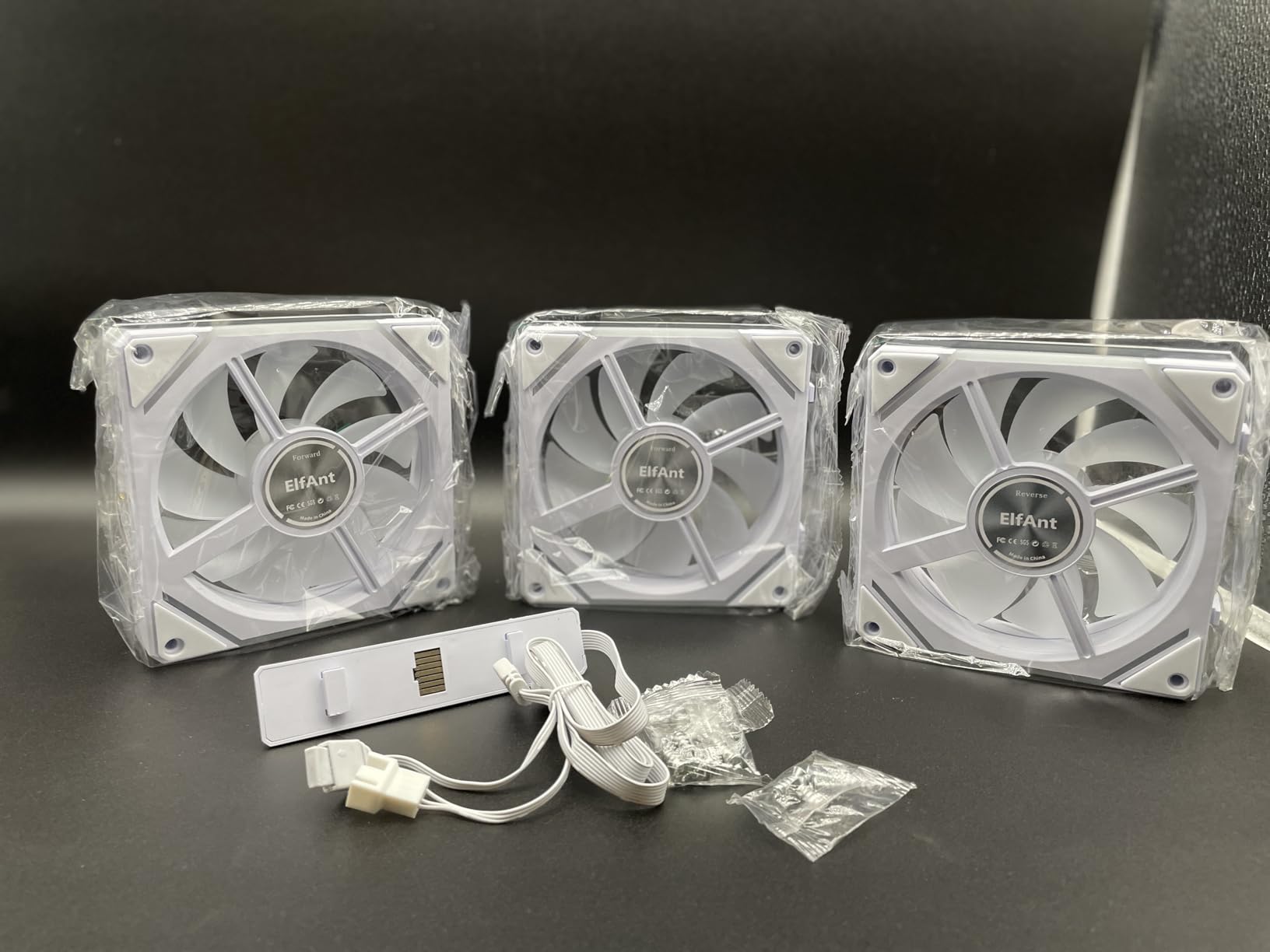 CORSAIR RS120 ARGB 120mm PWM Fan – Daisy-Chain Connection – Low-Noise – Magnetic Dome Bearing – Single Pack – Black - Customer Photo 2