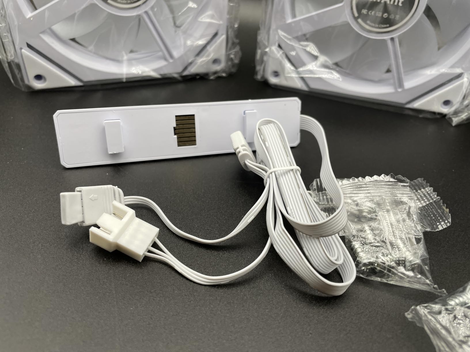 CORSAIR RS120 ARGB 120mm PWM Fans – Daisy-Chain Connection – Low-Noise – Magnetic Dome Bearing – Triple Pack – Black - Customer Photo 3