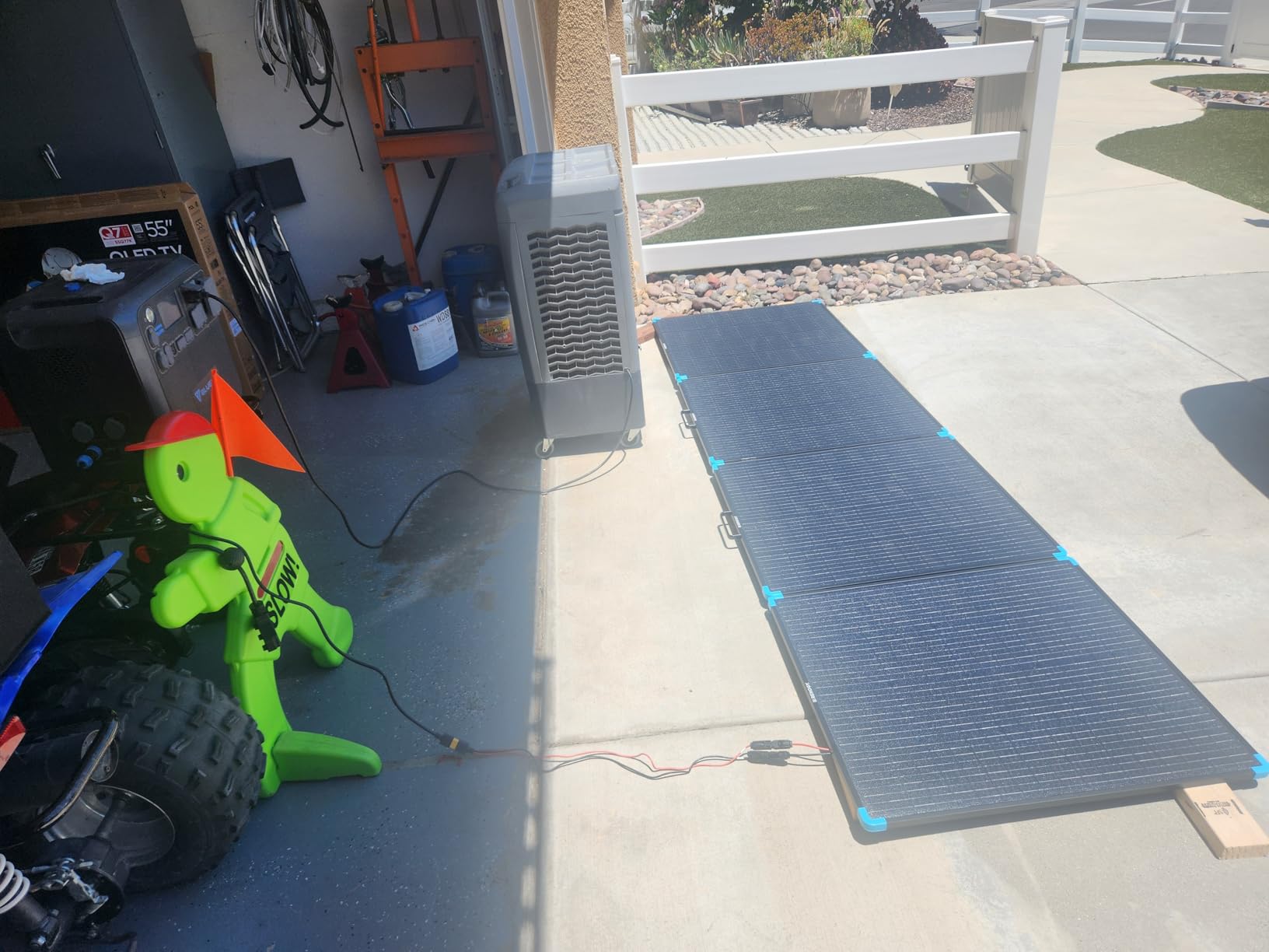 Renogy 400W Portable Solar Panel Suitcase, 23% High Efficiency Foldable Solar Charger for Power Station, Durable for Decades, with Sturdy Kickstands, IP67 Waterproof for RV Camping Off-Grid Blackouts - Customer Photo 4