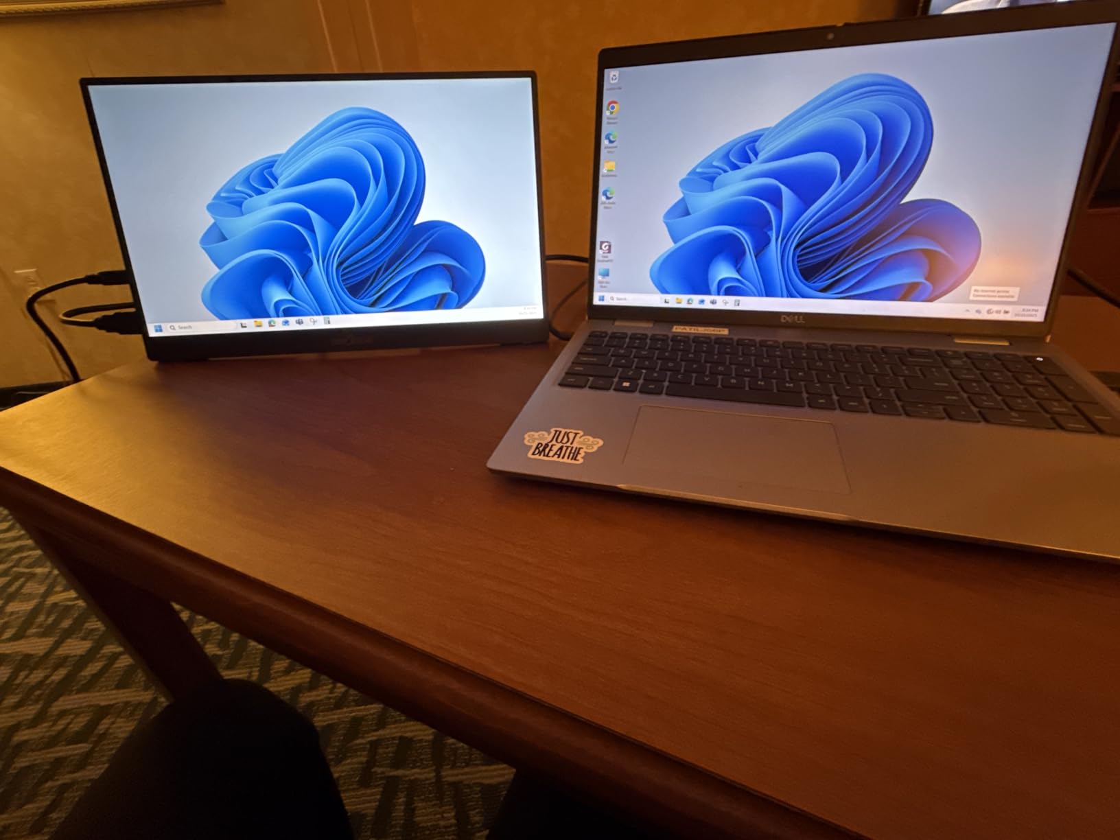 InnoView Portable Monitor Touchscreen 15.6