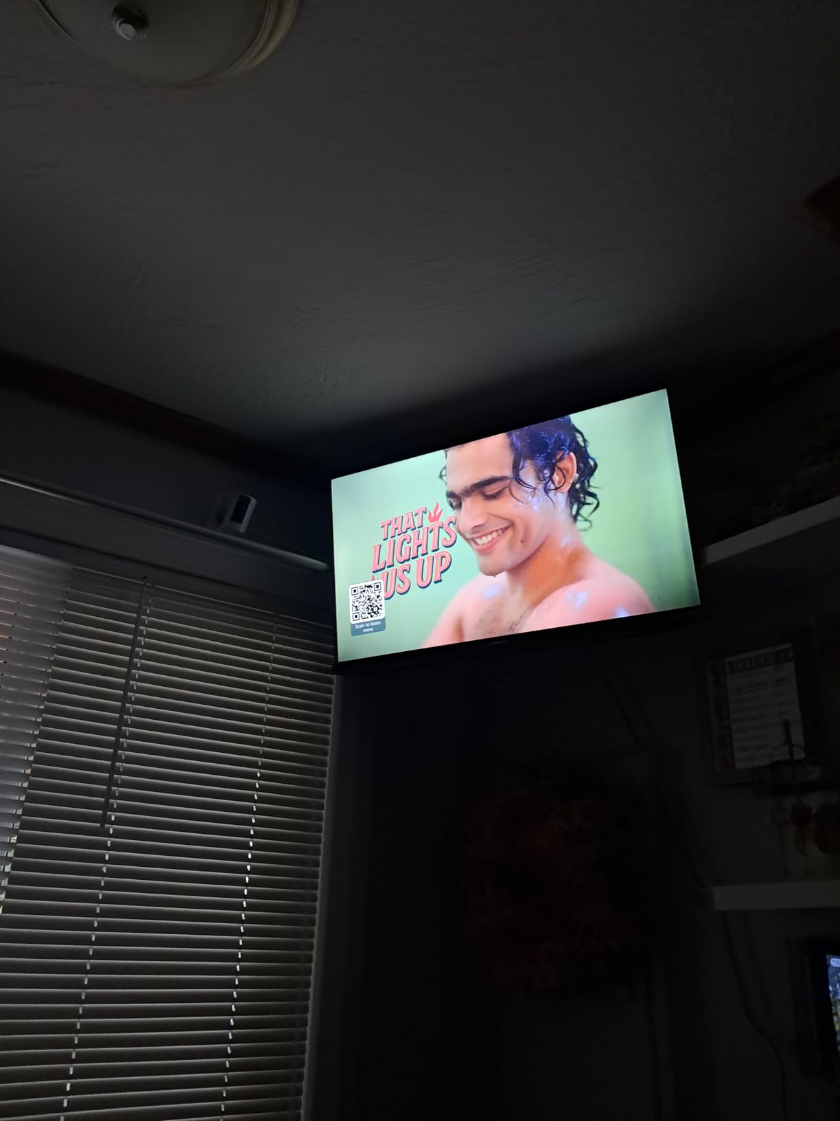 Hisense 32-Inch Class A4 Series HD 720p Smart Roku TV with Alexa Compatibility (32A4HNR) - Dolby Audio, Slim Bezel Design, Google Assistant - Customer Photo 2