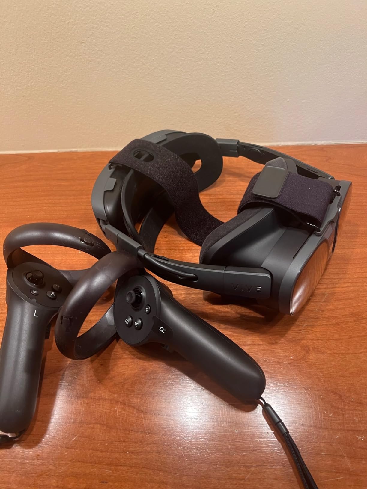 HTC Vive XR Elite with Deluxe Pack — Mixed Reality and PC VR Headset + Controllers - Customer Photo 3
