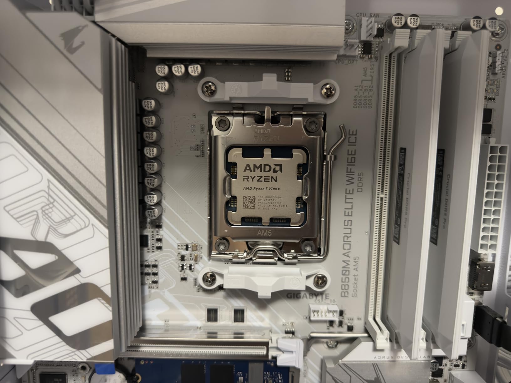 AMD Ryzen™ 7 9700X 8-Core, 16-Thread Unlocked Desktop Processor - Customer Photo 3