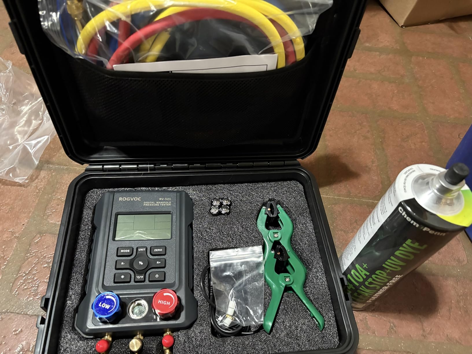 Digital Manifold Gauge, HVAC Refrigerants Digital AC Gauges Set with 2 Thermometer Clamps and 3 Hoses, for R22/R410A/R134A/1234YF Refrigerant Recharge Kit - Customer Photo 2