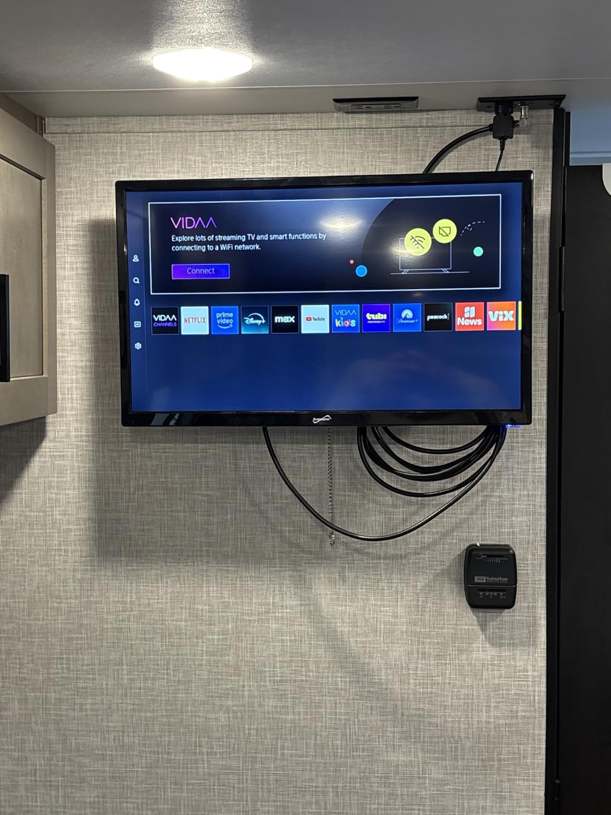 Supersonic SC-3226SDVD 32-inch LED Smart HDTV w/DVD Player, ATSC & NTSC System, 3X HDMI, 1080p, WiFi, USB, Multi Language OSD, AC/DC Compatible for Home, Kitchen, or RV Camper, DC Car Cord Included - Customer Photo 5