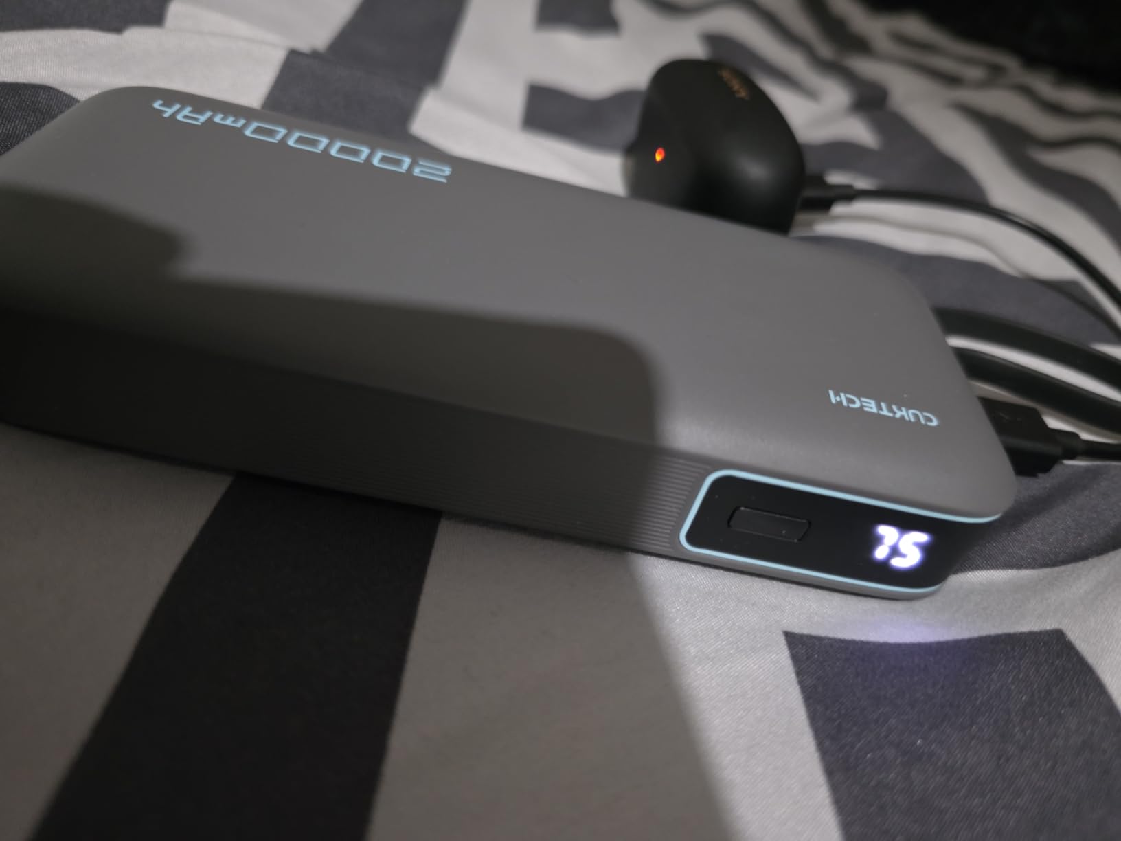 CUKTECH 45W Power Bank 20000mAh, Portable Travel Charger Built-in USB C Cable, Fast Charging Battery Pack for iPhone 16/15/14/13, iPad, Samsung Galaxy, Google Pixel, Android and More (Gray) - Customer Photo 1