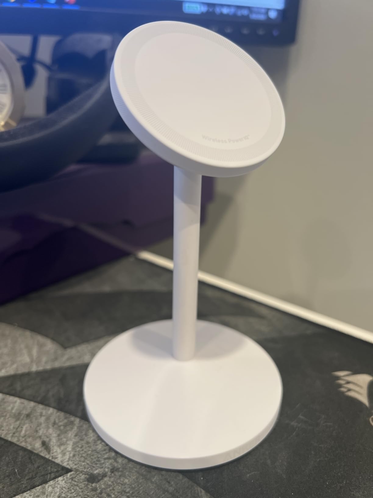 Anker MagGo iPhone 17 MagSafe Charger Compatible Stand, 15W Fast Magnetic Wireless Charging Station, Qi2 Certified 360° Wireless Charger, Magnetic Stand for iPhone 17/16/15/14/13 Series (No Adapter) - Customer Photo 1