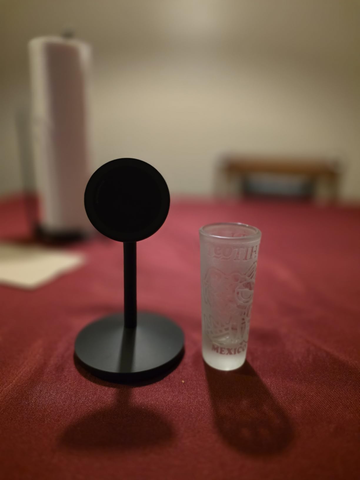 Anker MagGo iPhone 17 MagSafe Charger Compatible Stand, 15W Fast Magnetic Wireless Charging Station, Qi2 Certified 360° Wireless Charger, Magnetic Stand for iPhone 17/16/15/14/13 Series (No Adapter) - Customer Photo 2