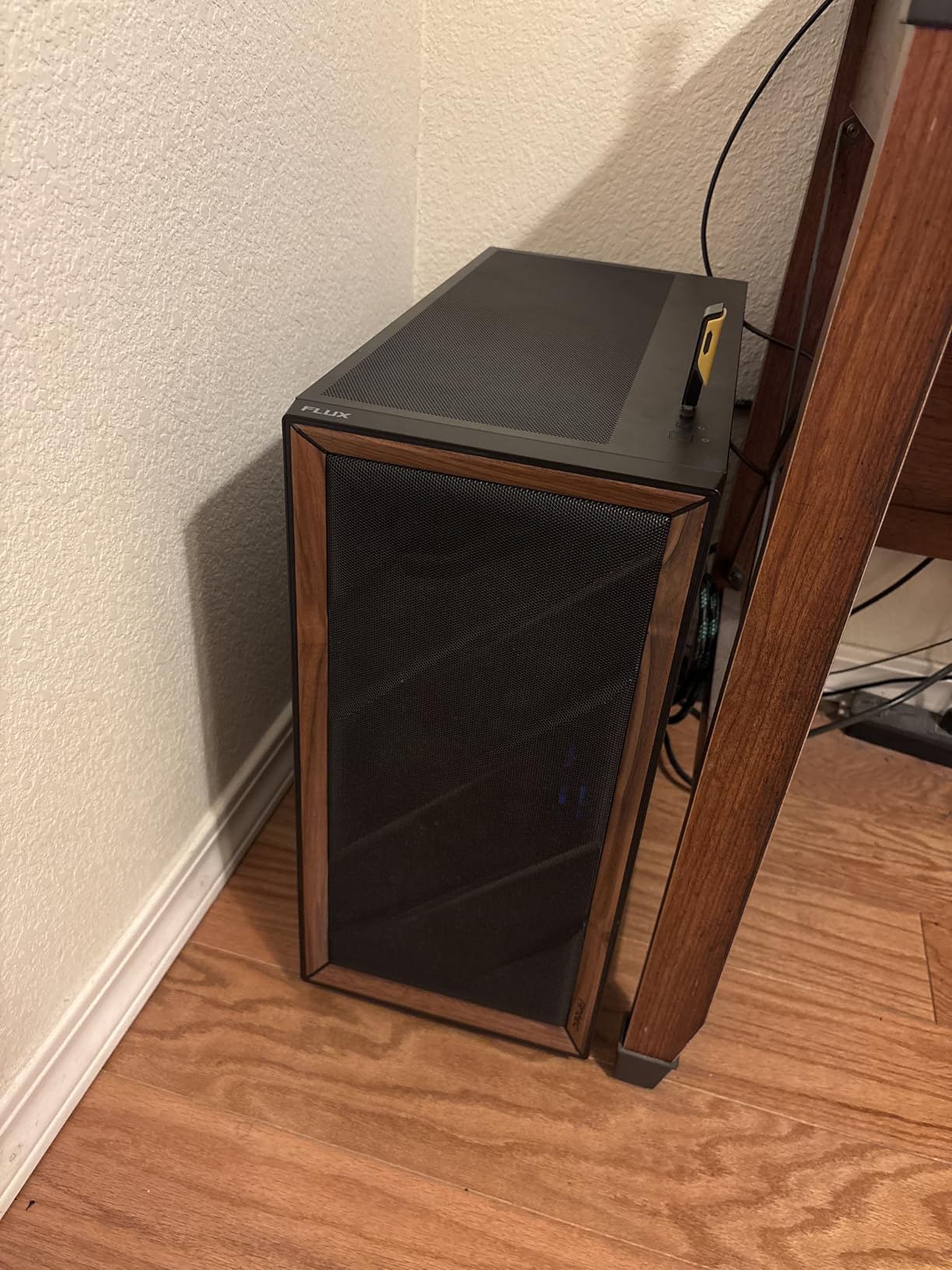 Antec Flux Wood, 5 x PWM Fans Included, High-Airflow Front Panel with Walnut Wood, Type-C, 420mm Radiator & Back Connect Motherboard Support, Up to 9 Fans Simultaneously, Mid-Tower E-ATX PC Case Customer Review Antec Flux Wood, 5 x PWM Fans Included, High-Airflow Front Panel with Walnut Wood, Type-C, 420mm Radiator & Back Connect Motherboard Support, Up to 9 Fans Simultaneously, Mid-Tower E-ATX PC Case - Customer Photo 1