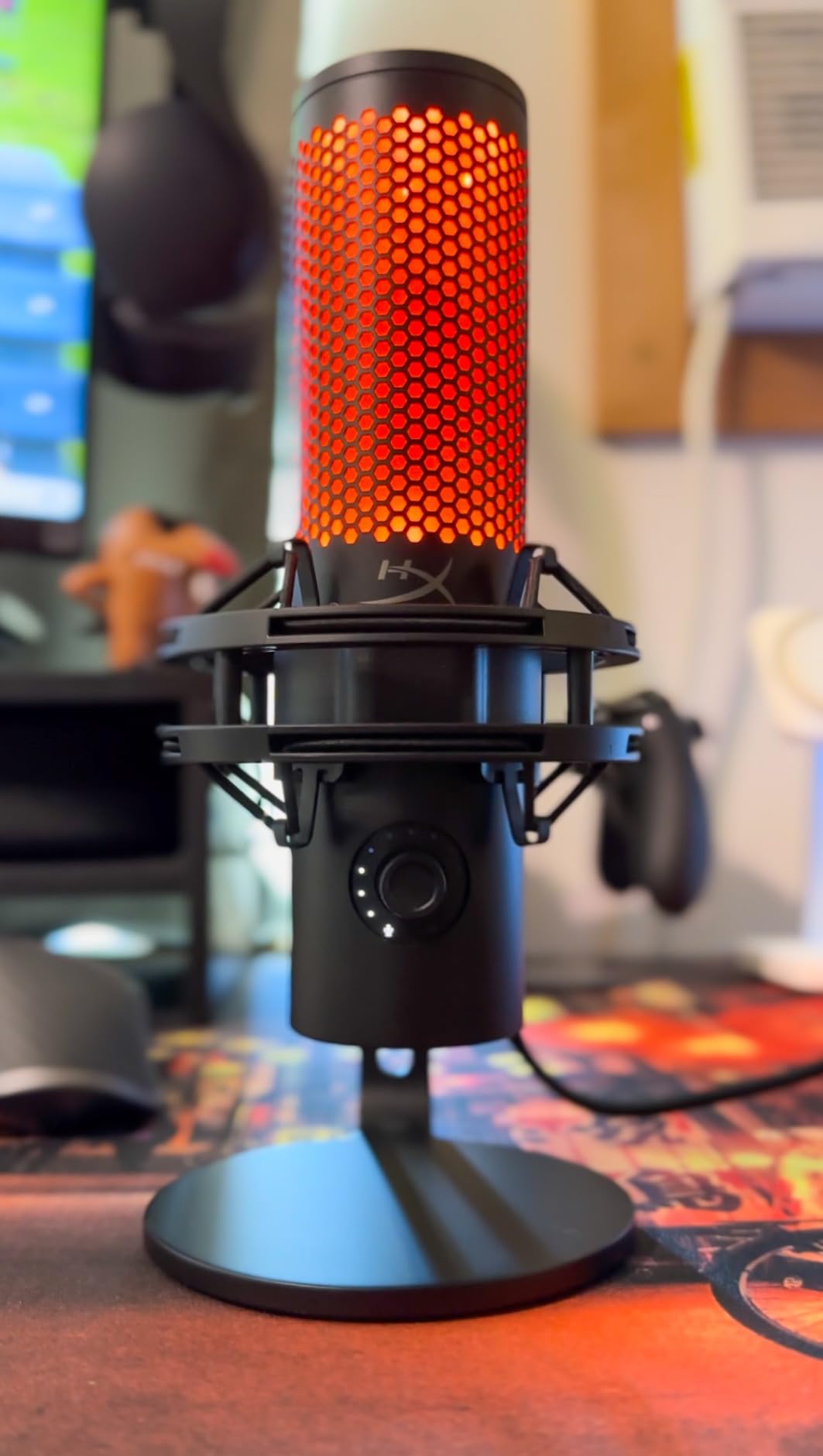 HyperX QuadCast 2 – USB Microphone for Gaming, Streaming and Podcasting, with On-Board Controls, LED Lighting, Removable Shock Mount, PC, Mac, PS5, PS4, USB-C - Black Customer Review HyperX QuadCast 2 – USB Microphone for Gaming, Streaming and Podcasting, with On-Board Controls, LED Lighting, Removable Shock Mount, PC, Mac, PS5, PS4, USB-C - Black - Customer Photo 3