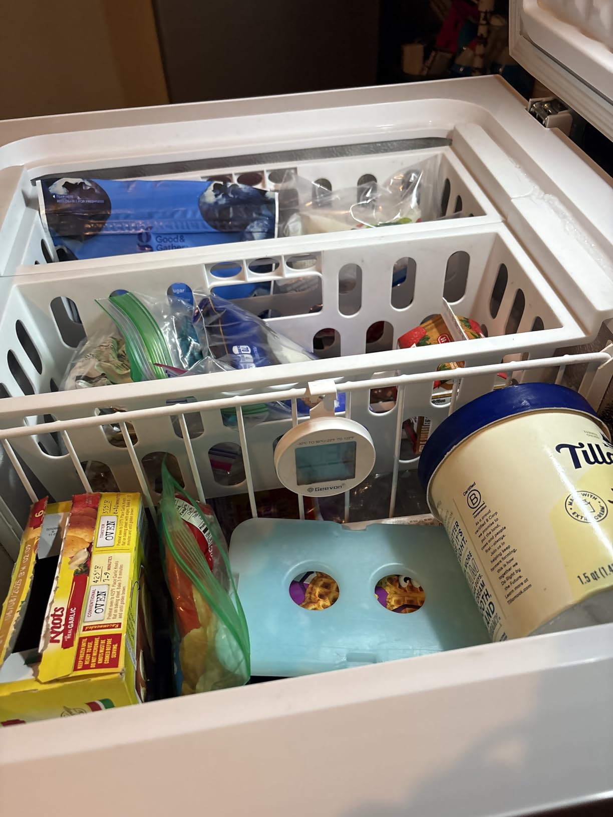 Geevon Small Digital Refrigerator Thermometer 2 Pack, IP65 Waterproof Commercial and Home Use, Max/Min Record Function with LCD Screen, Stand and Magnetic Back, for Fridge, Freezer Scenarios - Customer Photo 2