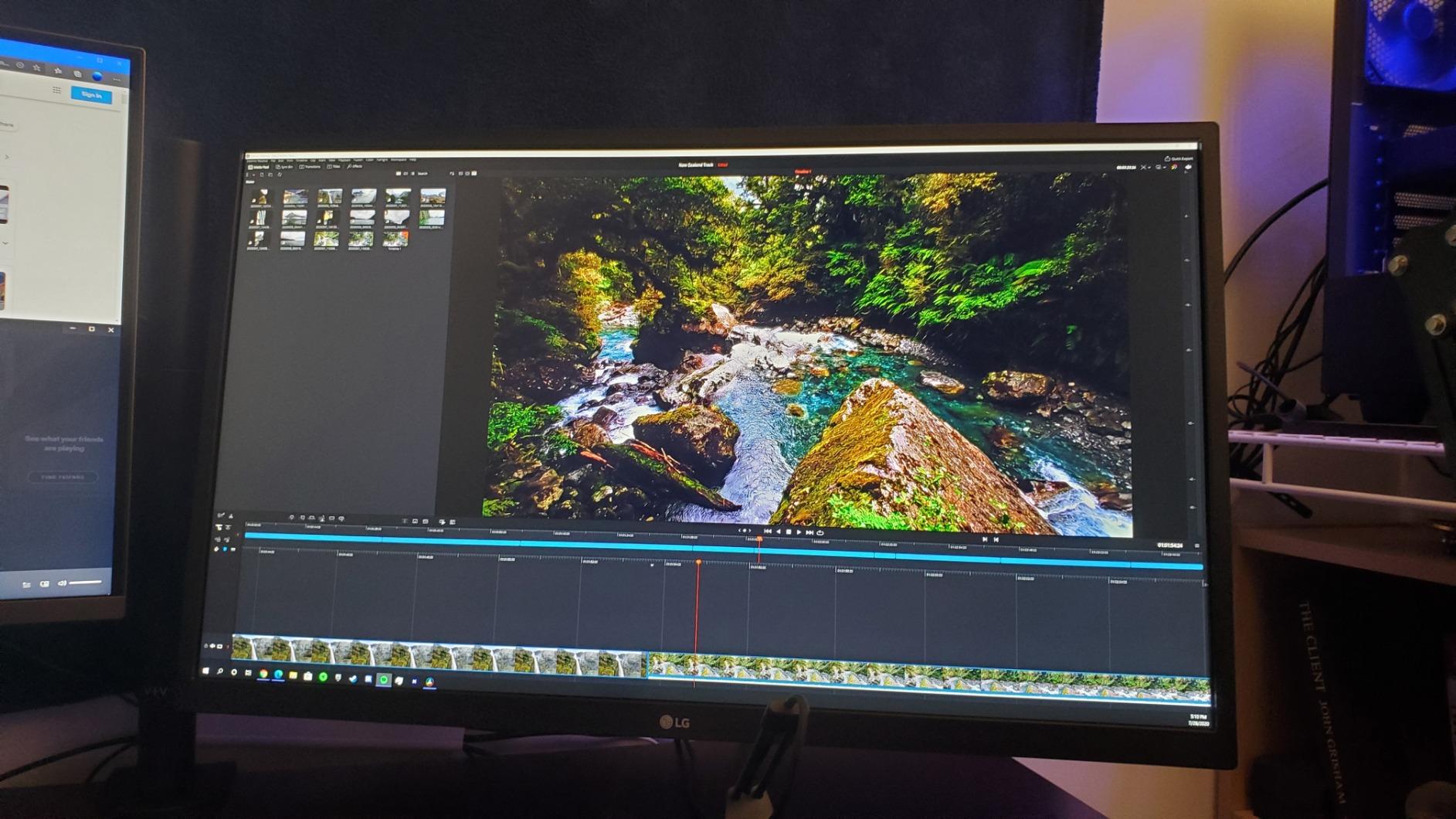 LG 27US500-W Ultrafine Monitor 27-Inch 4K UHD (3840x2160) HDR10 IPS Borderless Design Reader Mode Flicker Safe Switch App HDMI DisplayPort - White - Customer Photo 2