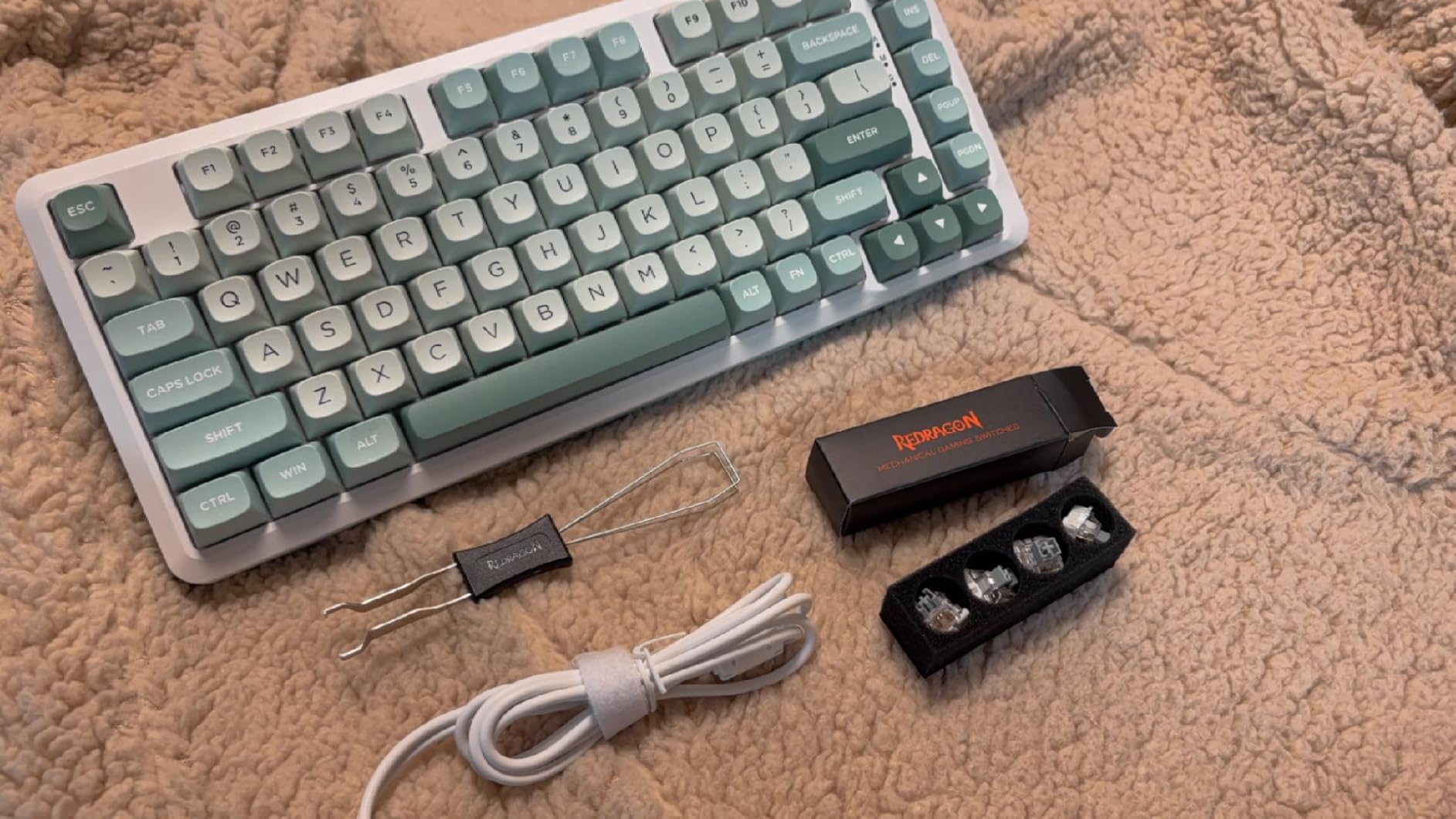 Redragon K681 Wireless Mechanical Keyboard, Gasket Mounted RGB Gaming Keyboard with Volume Knob, MDA-Profile, Pre-Lubed Linear Switches, 81 Keys 75％ Tri-Mode Hot Swappable for PC/Xbox/Ps4/5 - Customer Photo 3