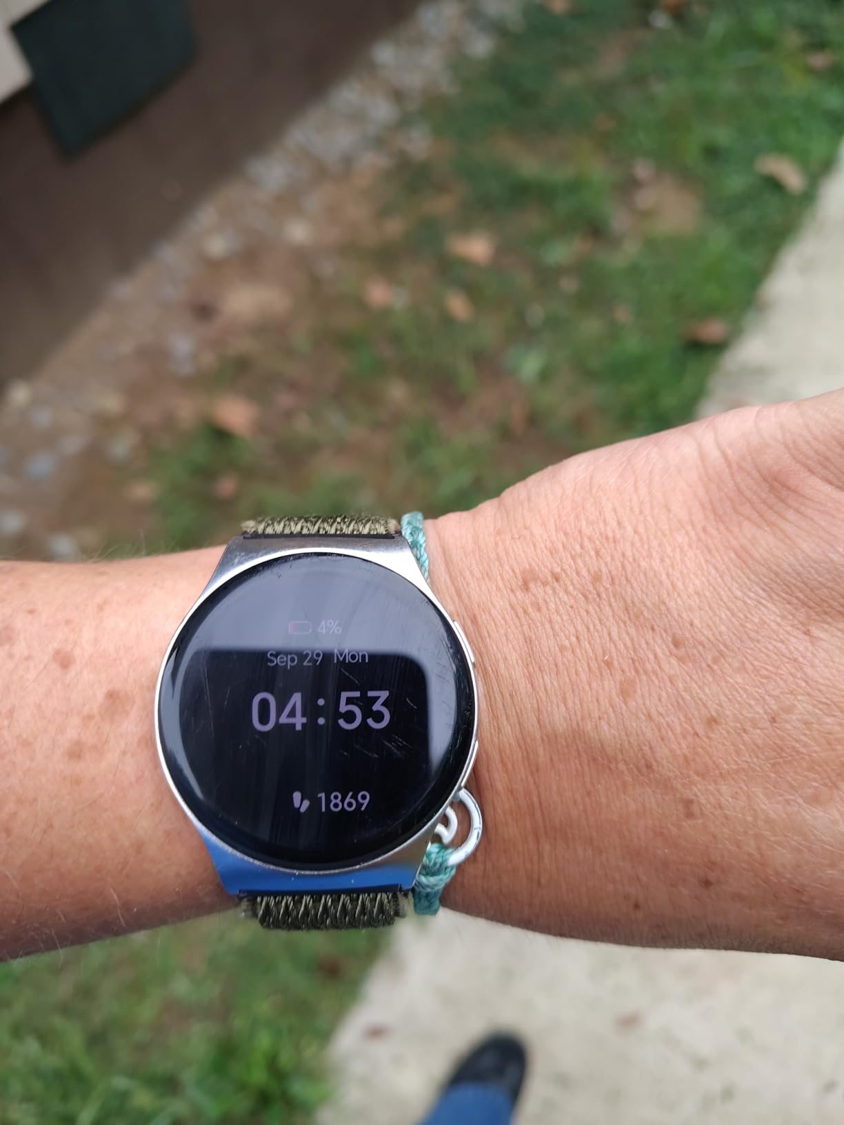 Motorola Moto Watch 120 - Premium Bluetooth Smartwatch with AMOLED Display, 10-Day Battery, Heart Rate & SpO2 Tracking, Fitness & Health Monitoring, Compatible with Android and iPhone - Phantom Black Customer Review Motorola Moto Watch 120 - Premium Bluetooth Smartwatch with AMOLED Display, 10-Day Battery, Heart Rate & SpO2 Tracking, Fitness & Health Monitoring, Compatible with Android and iPhone - Phantom Black - Customer Photo 2