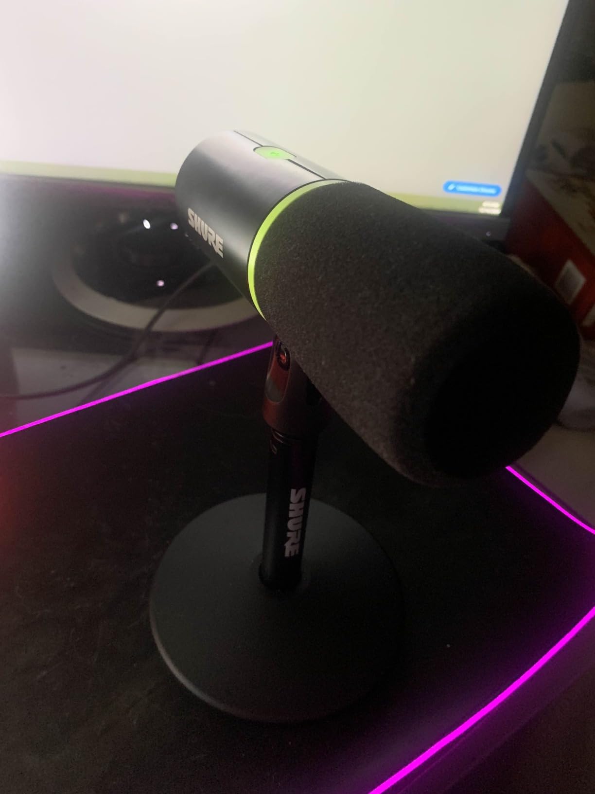 Shure MV6 Gaming Microphone – Dynamic USB Mic for PC Gaming & Streaming with Tap-to-Mute, Noise Cancellation, Desktop Stand & 3.5mm Headphone Monitoring, Black Customer Review Shure MV6 Gaming Microphone – Dynamic USB Mic for PC Gaming & Streaming with Tap-to-Mute, Noise Cancellation, Desktop Stand & 3.5mm Headphone Monitoring, Black - Customer Photo 2