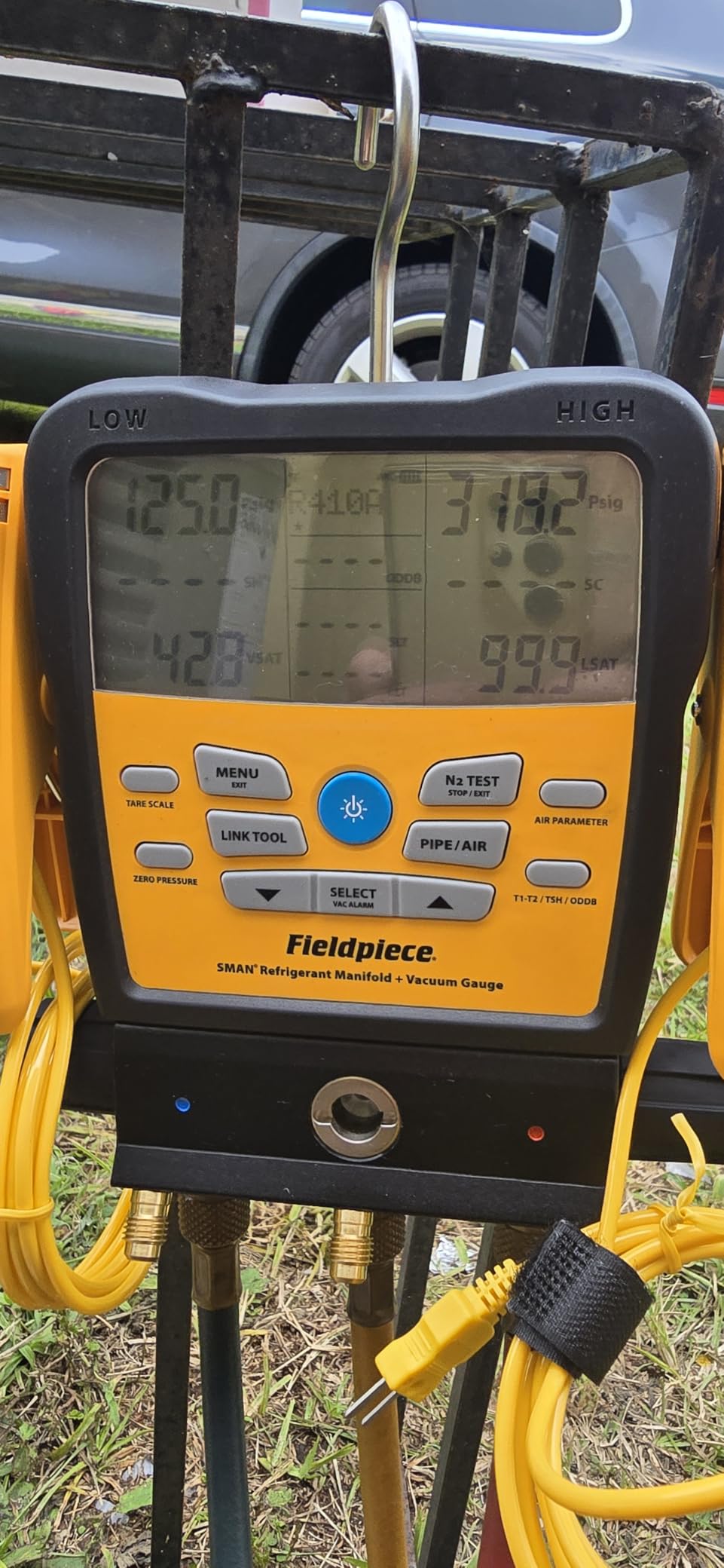 Fieldpiece SM382V Wireless 3-Port SMAN Refrigerant Manifold with Vacuum Gauge – Digital Gauges for HVAC & Refrigeration - Customer Photo 1