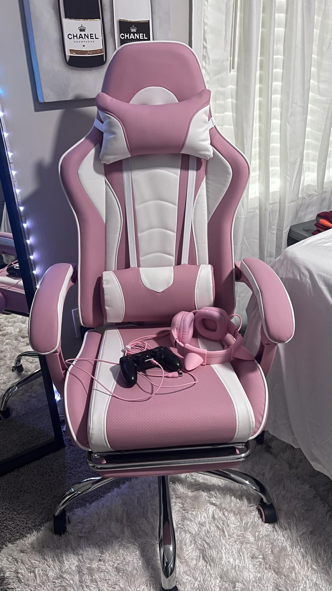 Yaheetech Gaming Chair, Video Game Chair with Massage Lumbar Support and Footrest Height Adjustable Ergonomic Computer Gaming Chair with Swivel Seat and Headrest, Black/White customer photo 1