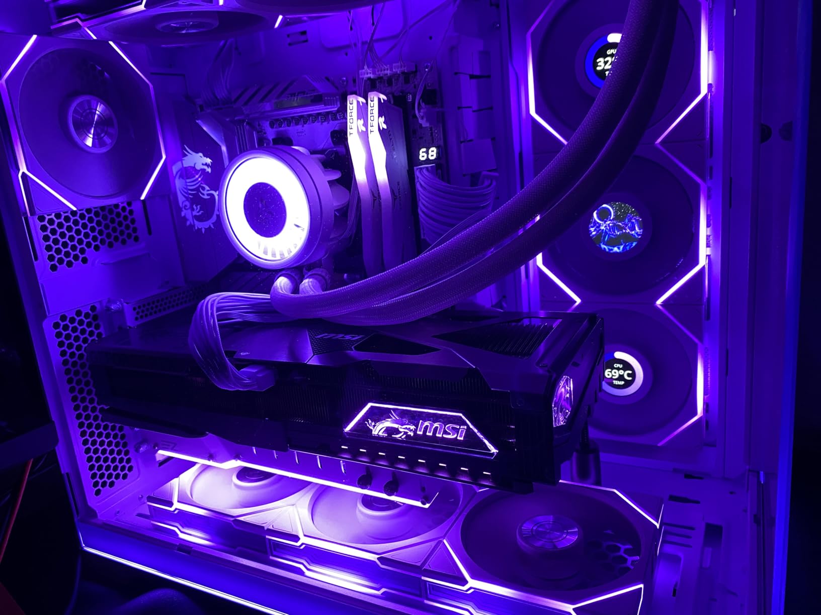 MSI MAG X870 Tomahawk WiFi Gaming Motherboard (AMD Ryzen 9000/8000/7000 Series Processors, AM5, DDR5, PCIe 5.0, M.2 Gen5, SATA 6Gb/s, USB 40Gbps, HDMI/DP, Wi-Fi 7, Bluetooth 5.4, 5Gbps LAN, ATX) - Customer Photo 2