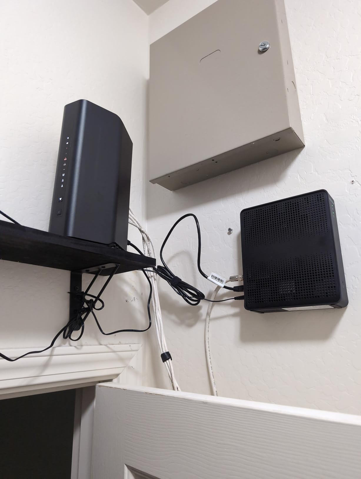 NETGEAR Nighthawk Tri-Band WiFi 7 Router (RS600) - Router Only, BE18000 Wireless Speed (up to 18 Gbps) – 10 Gig Internet Port - Covers up to 3,300 sq. ft., 150 Devices - Free Expert Help - Customer Photo 1