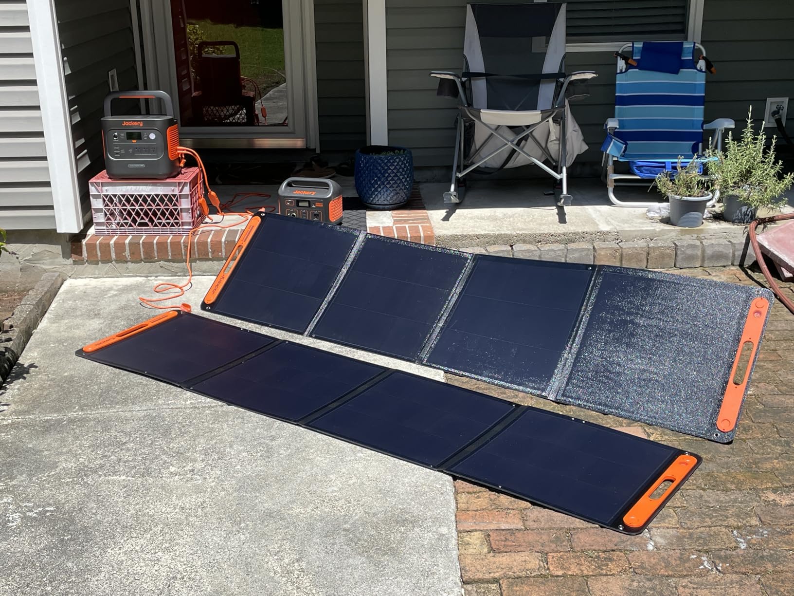 Jackery Solar Generator 2000 v2 with 2x200W Solar Panels, 2042Wh/2200W LiFePo4 Portable Power Station, 20ms UPS Home Backup, USB-C PD 100W Fast Charging for Power Outages, Emergencies, Camping & RVing - Customer Photo 1