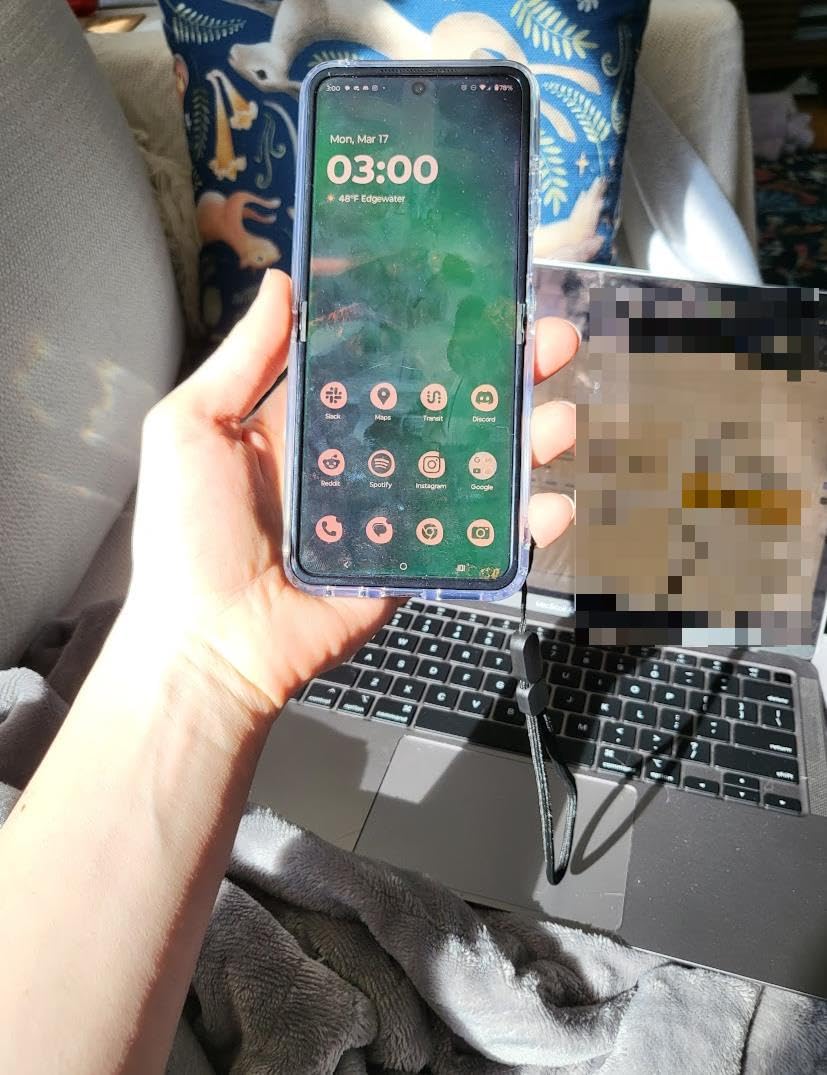 Motorola razr+ | 2024 | Unlocked | Made for US 12/256 | 50MP Camera | Midnight Blue (Renewed) - Customer Photo 1