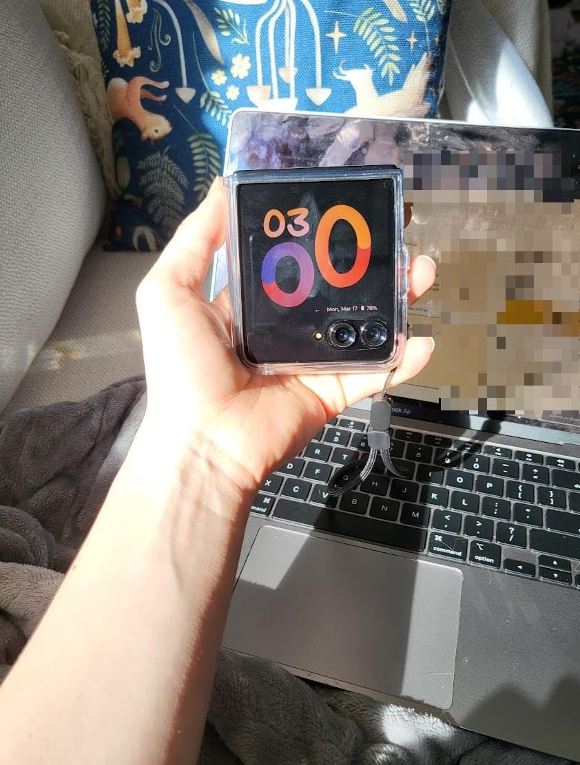 Motorola razr+ | 2024 | Unlocked | Made for US 12/256 | 50MP Camera | Midnight Blue (Renewed) - Customer Photo 2