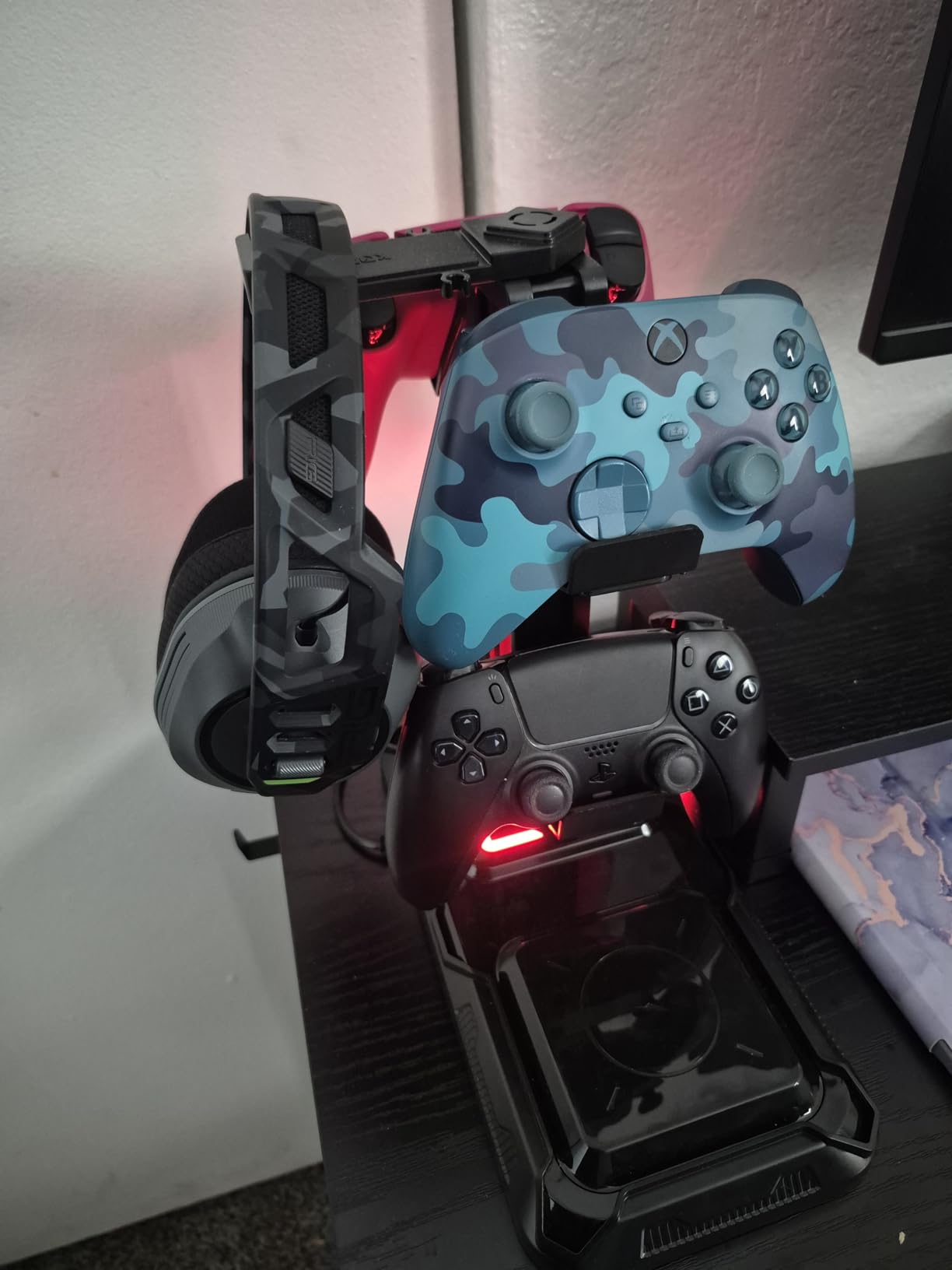 KDD Headphone & Controller Stand with Wireless Charging - Rotatable Headset Stand with 9 Light Modes - Controller Holder with 2 USB and Type C Ports - for Gamers Desktop Accessories Customer Review KDD Headphone & Controller Stand with Wireless Charging - Rotatable Headset Stand with 9 Light Modes - Controller Holder with 2 USB and Type C Ports - for Gamers Desktop Accessories - Customer Photo 2
