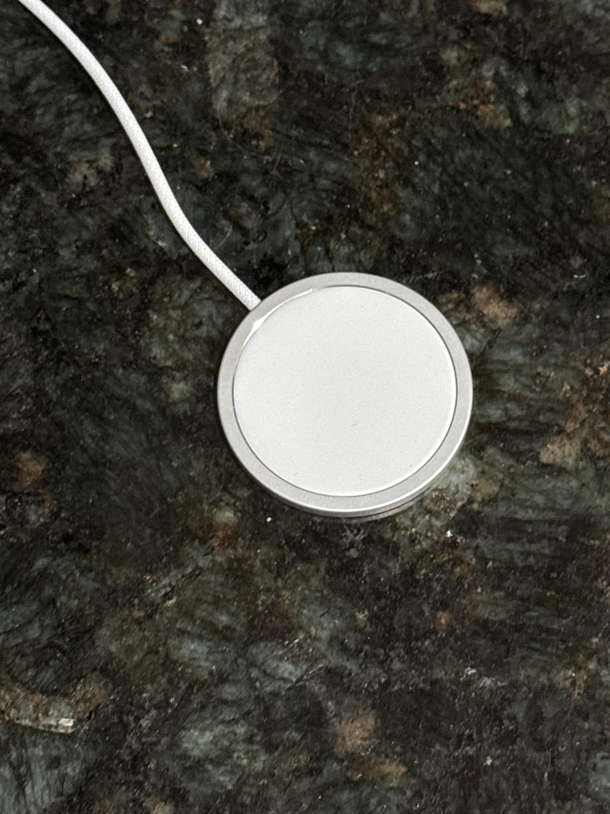 Apple MagSafe Charger (2 m): Wireless Charger with Fast-Charging Capability - Customer Photo 1