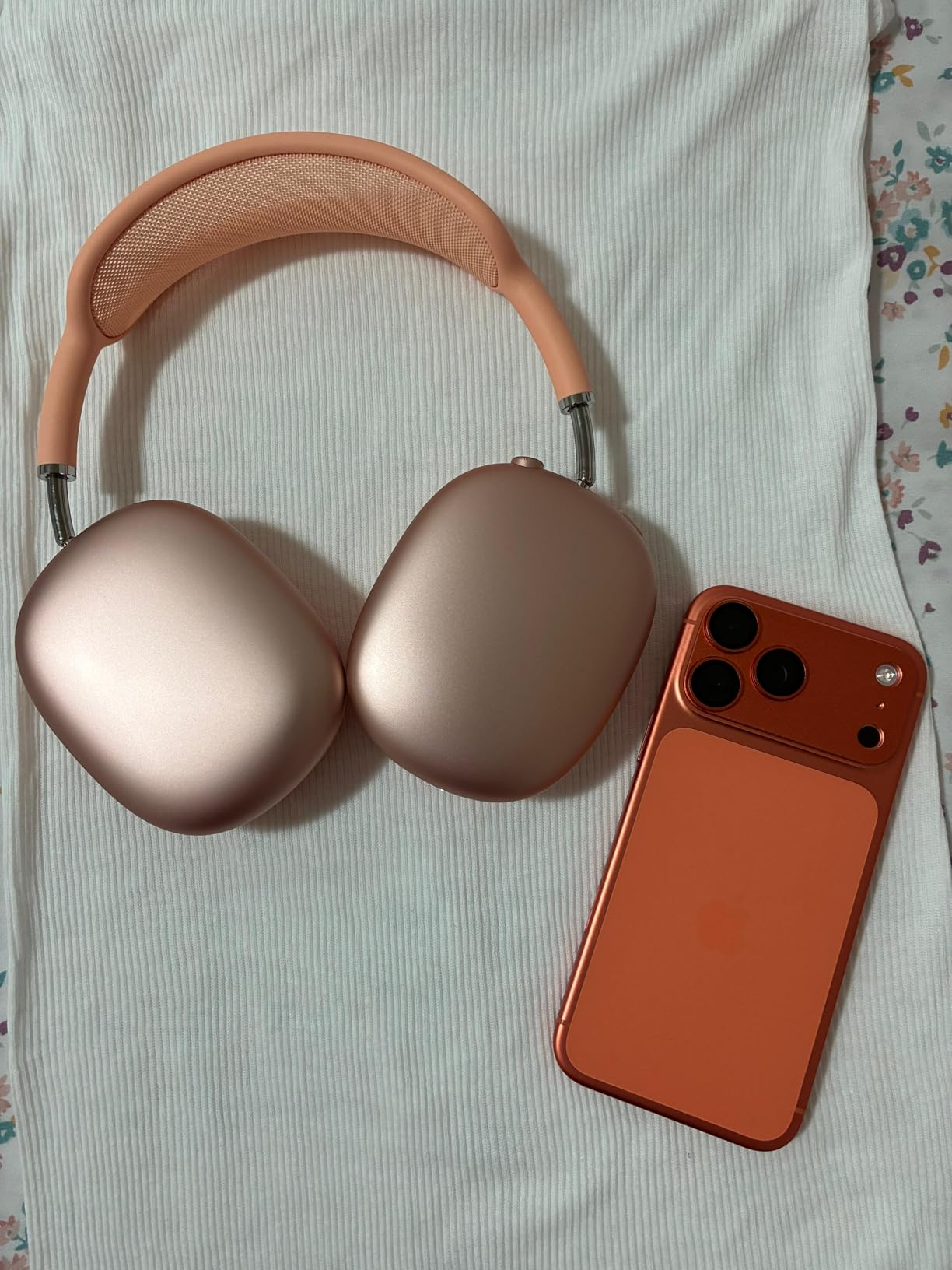 Apple AirPods Max Wireless Over-Ear Headphones, Pro-Level Active Noise Cancellation, Transparency Mode, Personalized Spatial Audio, USB-C Charging, Bluetooth Headphones for iPhone - Midnight - Customer Photo 1