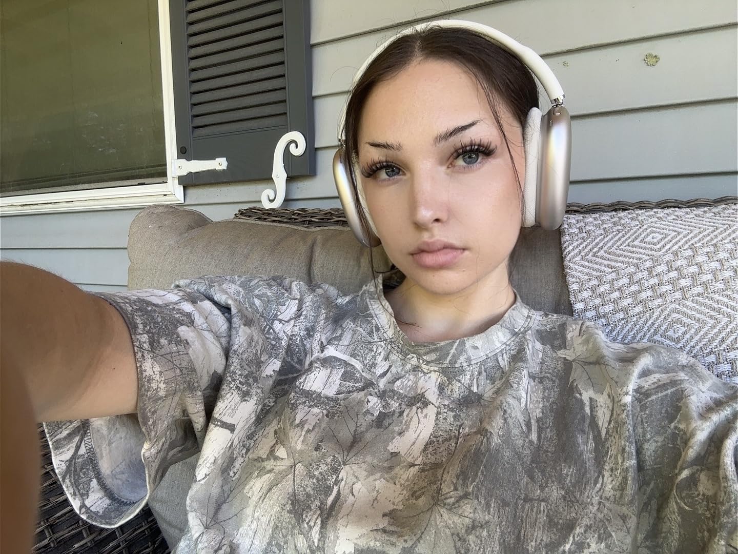 Apple AirPods Max Wireless Over-Ear Headphones, Pro-Level Active Noise Cancellation, Transparency Mode, Personalized Spatial Audio, USB-C Charging, Bluetooth Headphones for iPhone - Midnight - Customer Photo 2