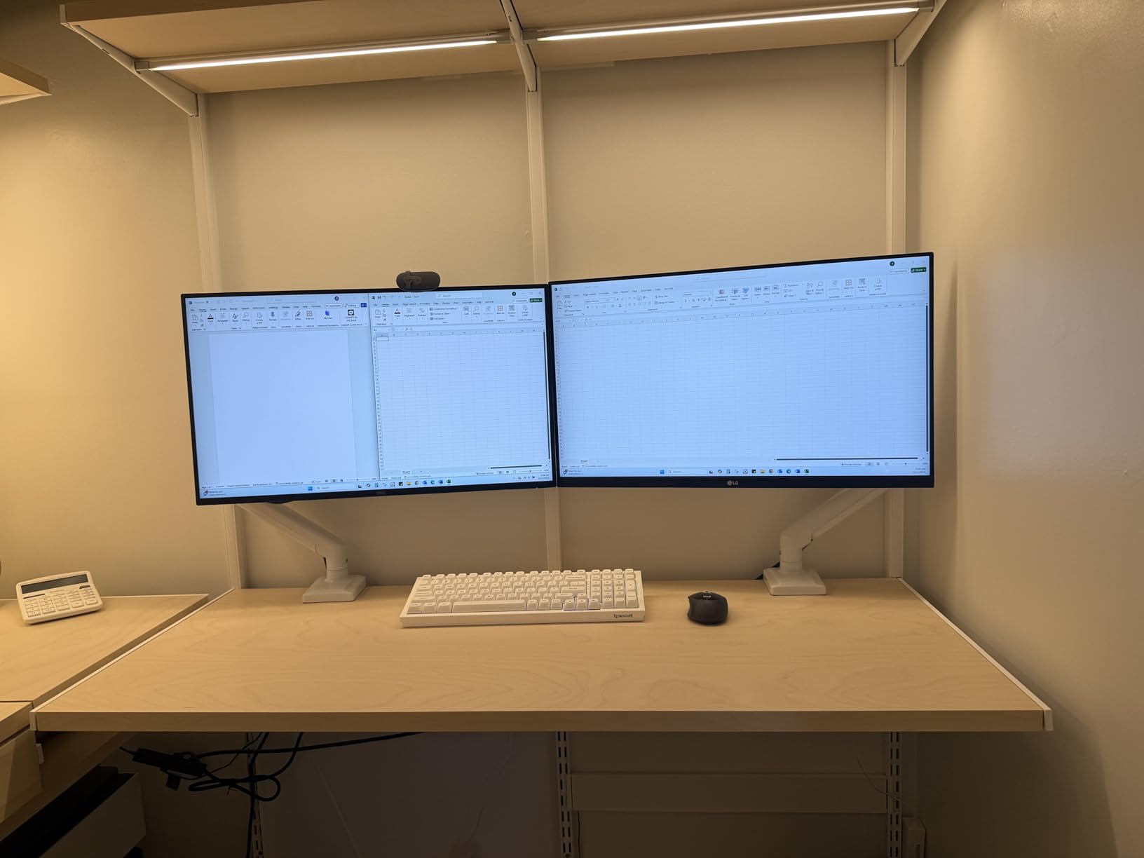 WALI Single Monitor Mount, Gas Spring Monitor Arm for 17-34 inch Screens, Adjustable Computer Monitors Stand up to 26.4lbs, with Clamp and Grommet Base, Mounting Holes 75 and 100mm (GSMP001N), Black - Customer Photo 1