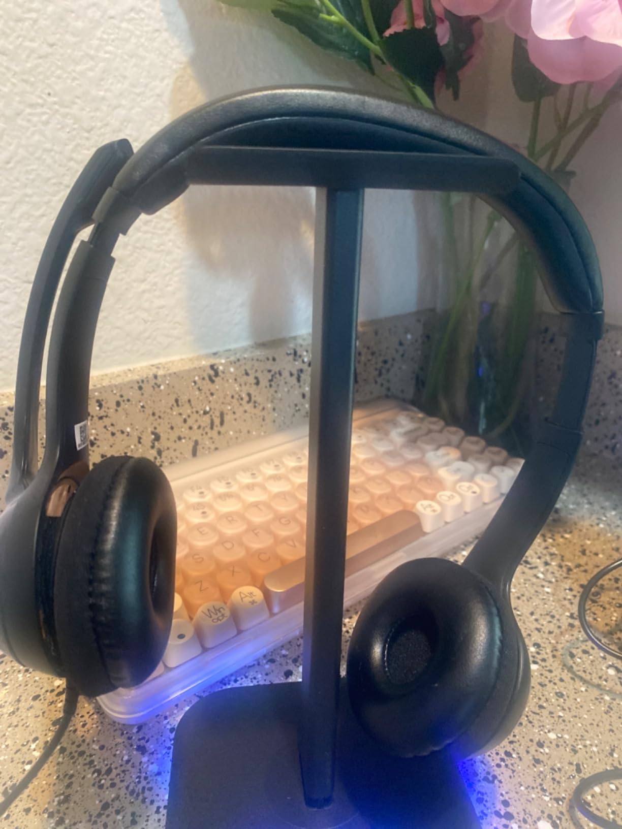 Voistek USB Headset with Microphone for PC, Computer Laptop Wired Headset with Noise Cancelling Mic & Volume Controls, for Home Office Work Video Meeting Online Classes Skype Zoom Customer Review Voistek USB Headset with Microphone for PC, Computer Laptop Wired Headset with Noise Cancelling Mic & Volume Controls, for Home Office Work Video Meeting Online Classes Skype Zoom - Customer Photo 2