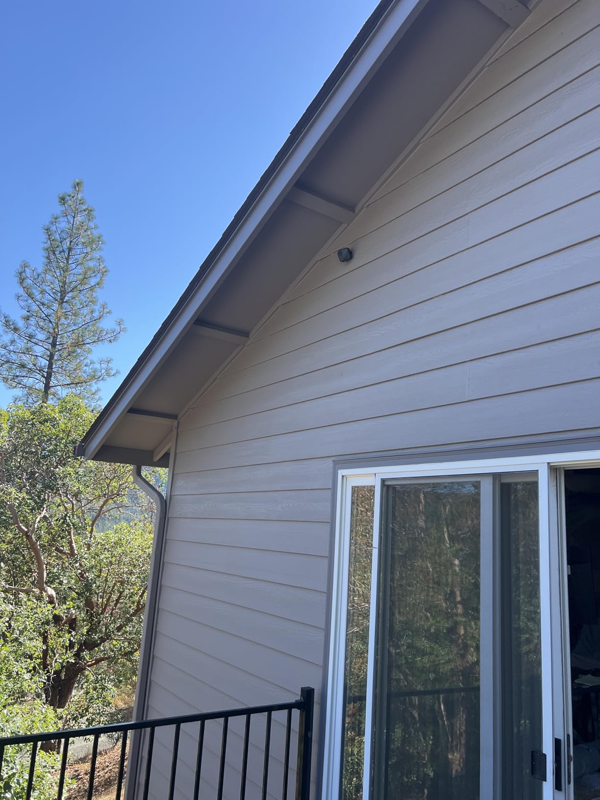 Blink Outdoor 4 – Wireless smart security camera, two-year battery life, 1080p HD day and infrared night live view, two-way talk. Sync Module Core included – 2 camera system Customer Review Blink Outdoor 4 – Wireless smart security camera, two-year battery life, 1080p HD day and infrared night live view, two-way talk. Sync Module Core included – 2 camera system - Customer Photo 1