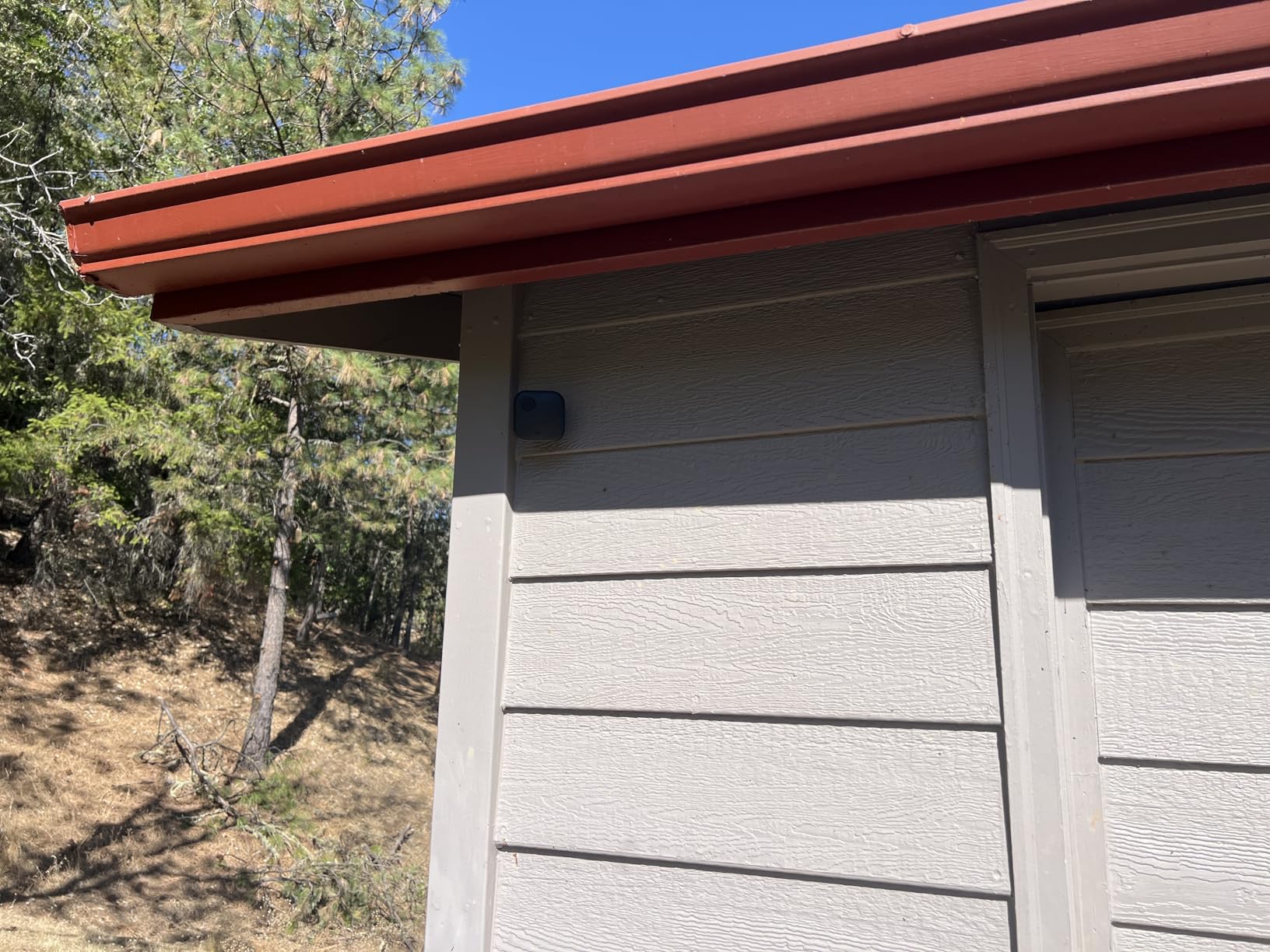 Blink Outdoor 4 – Wireless smart security camera, two-year battery life, 1080p HD day and infrared night live view, two-way talk. Sync Module Core included – 2 camera system - Customer Photo 2