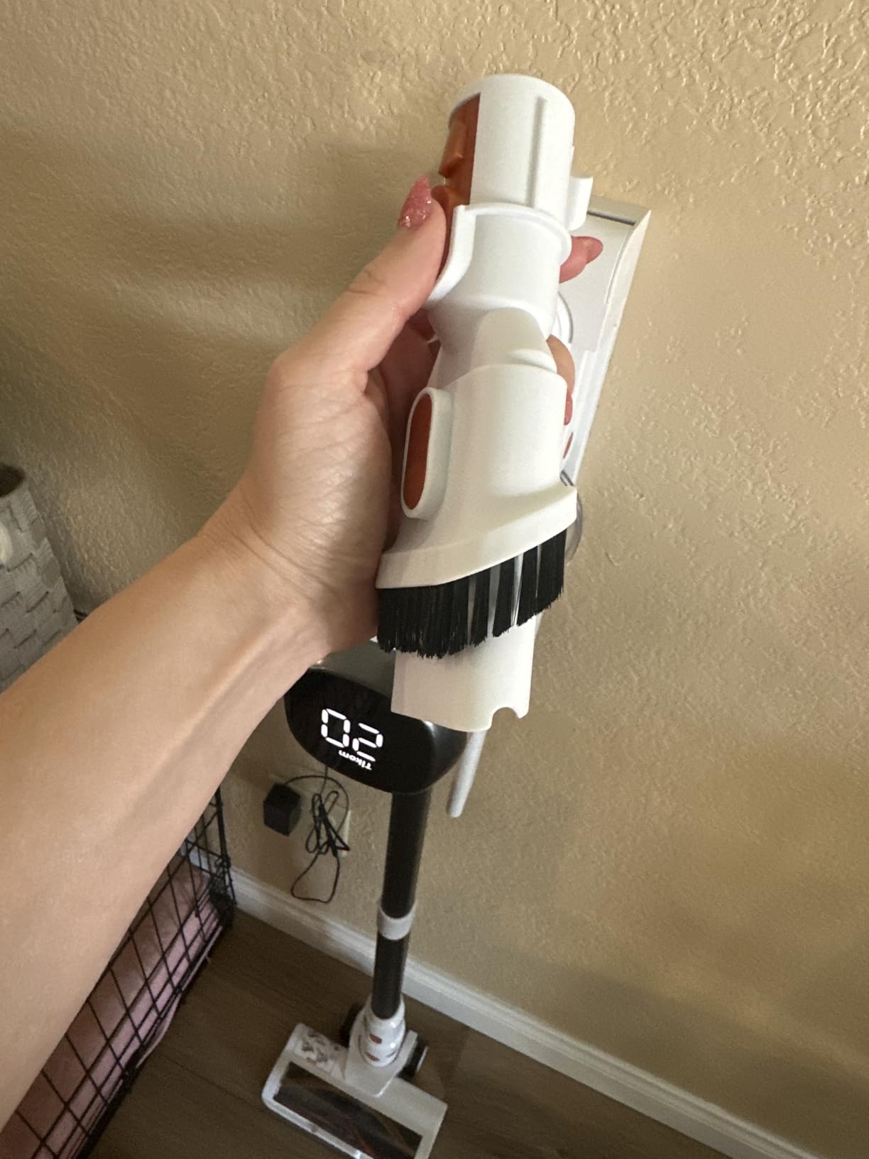 Tikom V500 Cordless Vacuum Cleaner for Home, 40000Pa/450W Stick Vacuum with LED Touch Screen, Charging Wall Dock, Anti-Tangle, Lightweight Handheld Vacuum for Pet Hair, Hard Floor, Carpet - Customer Photo 4