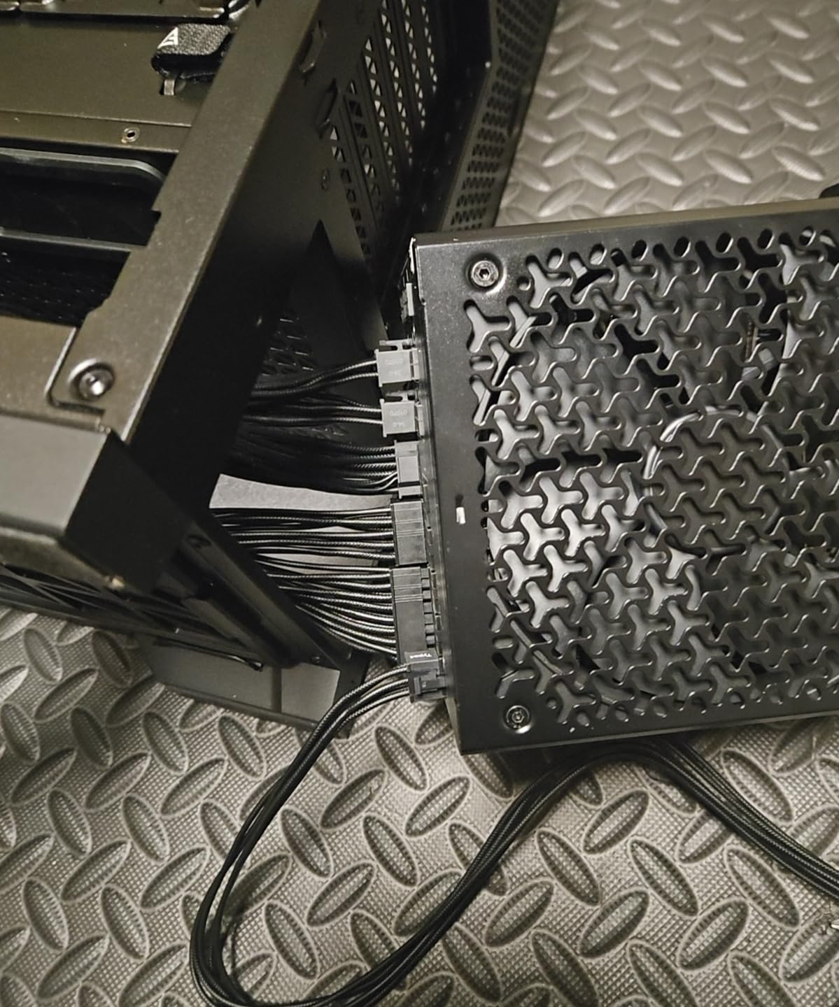 CORSAIR RM850x Fully Modular Low-Noise ATX Power Supply – ATX 3.1 Compliant – PCIe 5.1 Support – Cybenetics Gold Efficiency – Native 12V-2x6 Connector – Black Customer Review CORSAIR RM850x Fully Modular Low-Noise ATX Power Supply – ATX 3.1 Compliant – PCIe 5.1 Support – Cybenetics Gold Efficiency – Native 12V-2x6 Connector – Black - Customer Photo 2