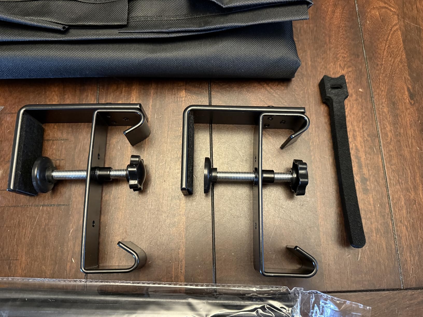 Univivi No Drill Under Desk Cable Management Tray, 36 Univivi No Drill Under Desk Cable Management Tray, 36