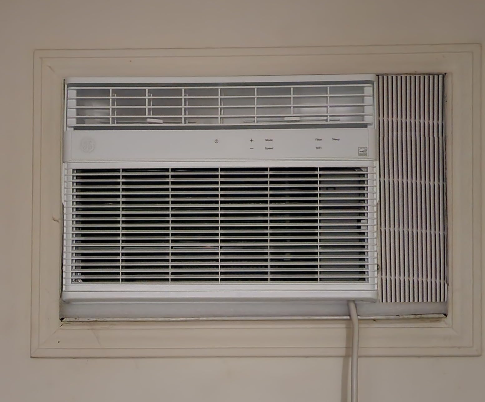 GE Window Air Conditioner 12,000 BTU for Rooms up to 550 sq ft., Wi-Fi Enabled, Energy-Efficient Cooling for Large Rooms, Easy Install Kit, Control Using Remote or Smartphone App, White - Customer Photo 1