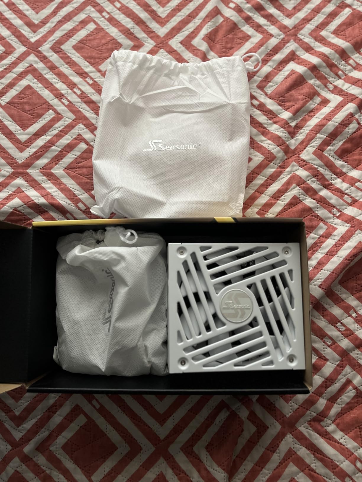 Seasonic Focus GX-850-850W - 80+ Gold - ATX 3.0 & PCIe 5.0 Ready - Fully Modular - Premium Japanese Capacitors - 10 Year Warranty - Nvidia RTX 40/50 & AMD GPU Compatible Customer Review Seasonic Focus GX-850-850W - 80+ Gold - ATX 3.0 & PCIe 5.0 Ready - Fully Modular - Premium Japanese Capacitors - 10 Year Warranty - Nvidia RTX 40/50 & AMD GPU Compatible - Customer Photo 1