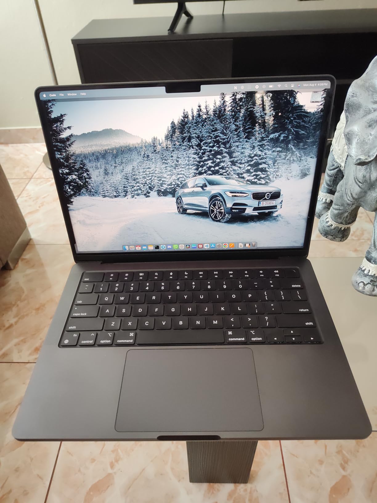 Apple 2024 MacBook Pro Laptop with M4 chip with 10‑core CPU and 10‑core GPU: Built for Apple Intelligence, 14.2-inch Liquid Retina XDR Display, 16GB Unified Memory, 512GB SSD Storage; Space Black - Customer Photo 4