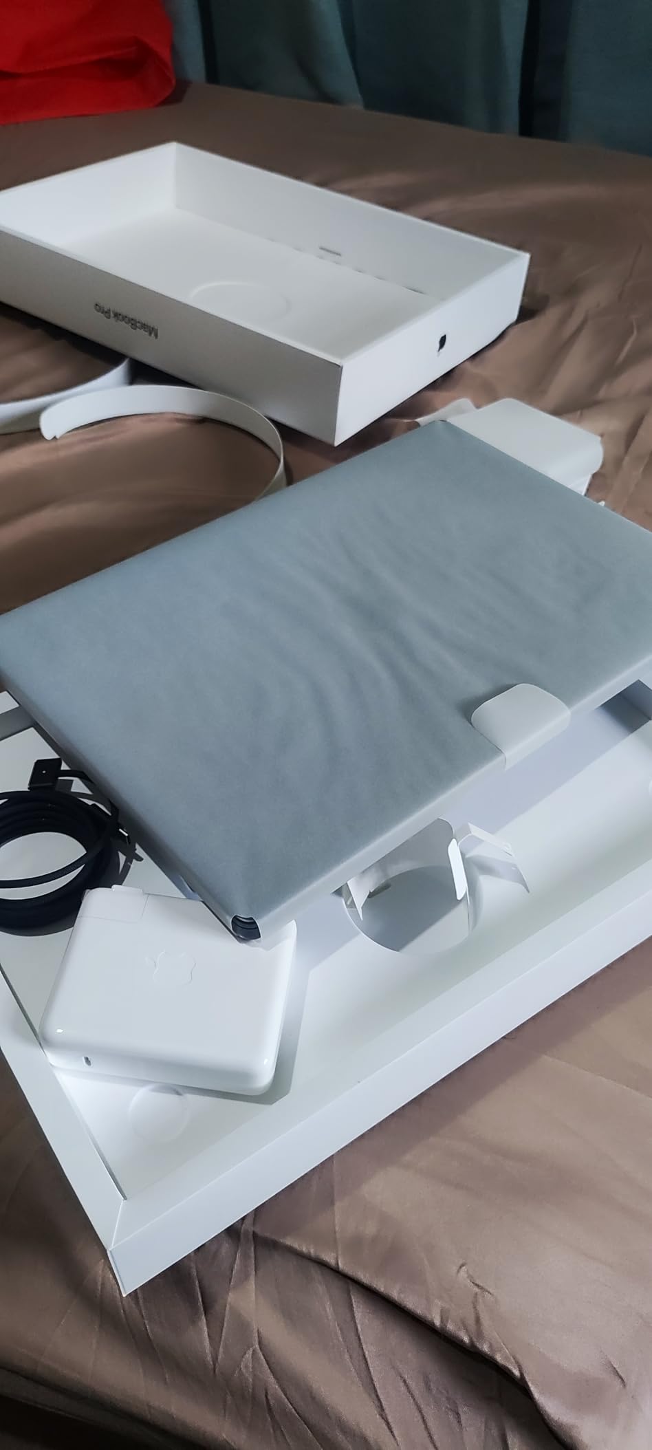 Apple 2024 MacBook Pro Laptop with M4 Pro, 14‑core CPU, 20‑core GPU: Built for Apple Intelligence, 16.2-inch Liquid Retina XDR Display, 24GB Unified Memory, 512GB SSD Storage; Space Black - Customer Photo 1