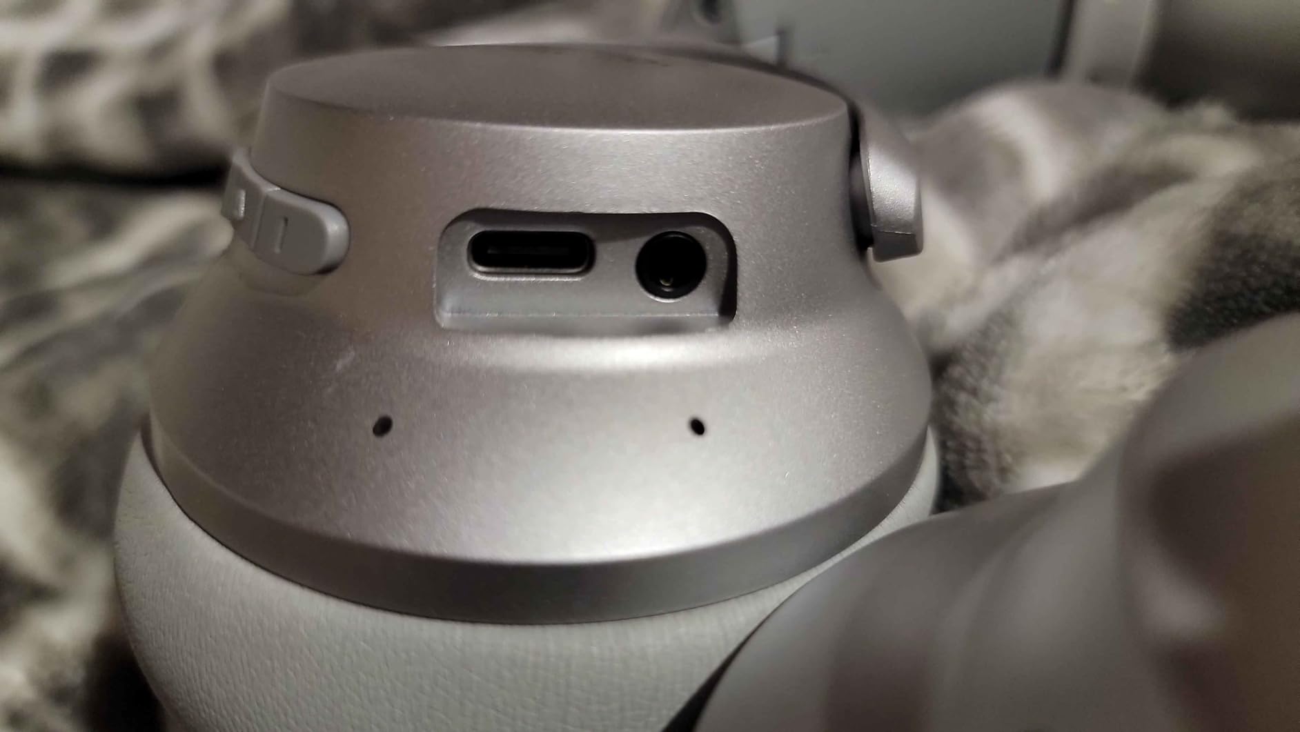 Soundcore Anker Life Q20 Hybrid Active Noise Cancelling Headphones, Wireless Over Ear Bluetooth Headphones, 60H Playtime, Hi-Res Audio, Deep Bass, Foam Ear Cups, Travel, Office, USB-C Charging Customer Review Soundcore Anker Life Q20 Hybrid Active Noise Cancelling Headphones, Wireless Over Ear Bluetooth Headphones, 60H Playtime, Hi-Res Audio, Deep Bass, Foam Ear Cups, Travel, Office, USB-C Charging - Customer Photo 1