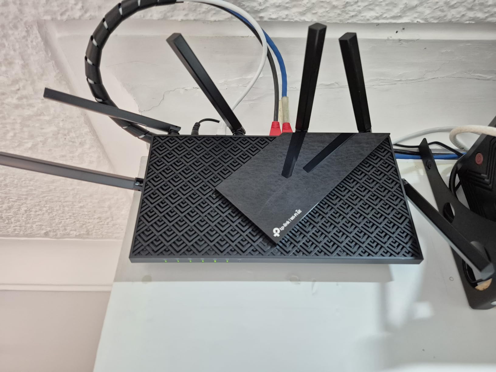 TP-Link Tri-Band AXE5400 Wi-Fi 6E Gaming Router Archer GXE75 | 6-Stream 5.4 Gbps | 1×2.5G + 4×1G Ports, USB 3.0 | Exclusive Acceleration, Gaming Port & Panel, RGB Lighting | EasyMesh, HomeShield - Customer Photo 4