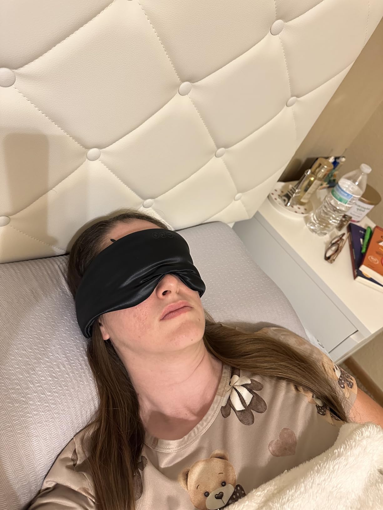 SilkSound 100% Mulberry Silk Bluetooth Sleep Mask for Side Sleepers, Sleeping Eyemask with Bluetooth Headphones, Eye Mask Headphones, Sleep Headphones for Side Sleepers, White Noise Head Phones Customer Review SilkSound 100% Mulberry Silk Bluetooth Sleep Mask for Side Sleepers, Sleeping Eyemask with Bluetooth Headphones, Eye Mask Headphones, Sleep Headphones for Side Sleepers, White Noise Head Phones - Customer Photo 3